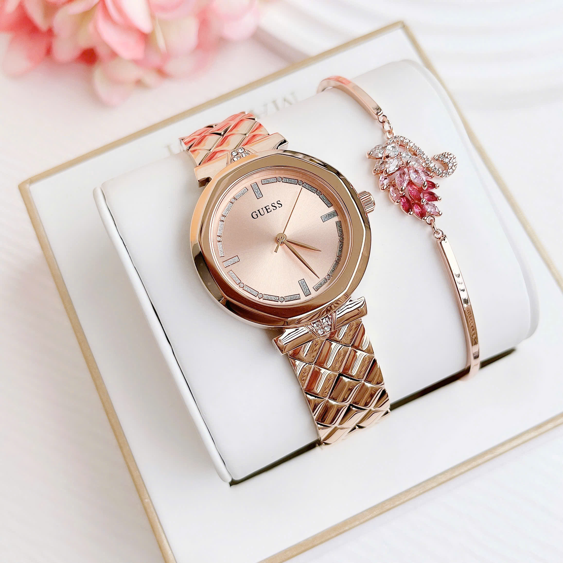 Đồng Hồ Guess Rumour Crystals 2025 – Sang Trọng, Tinh Tế Và Đầy Lôi Cuốn