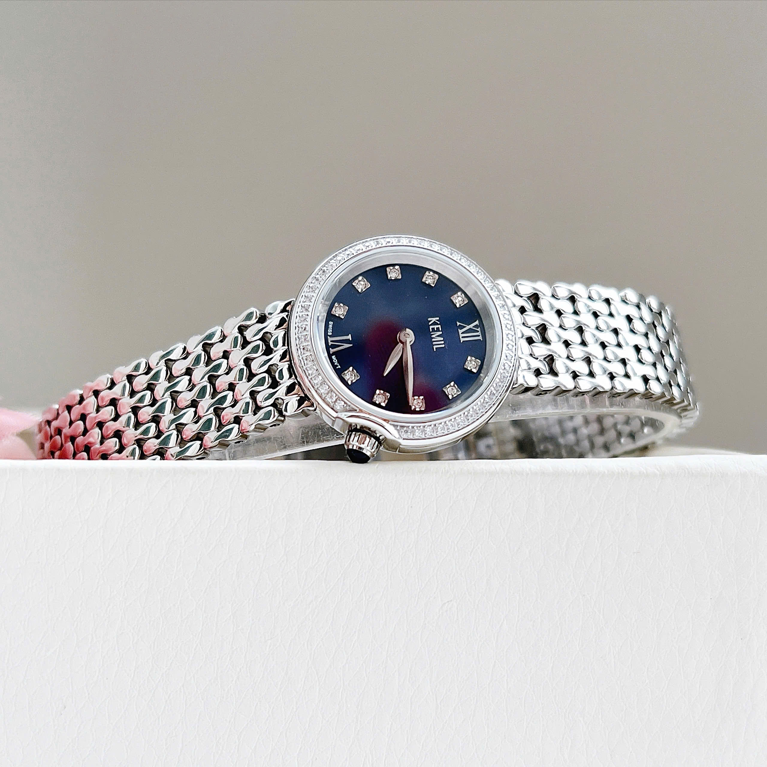 Đồng hồ KEMIL KM2501 – Phiên Bản Vảy Cá Đính Kim Cương Moissanite Sang Trọng Và Độc Đáo