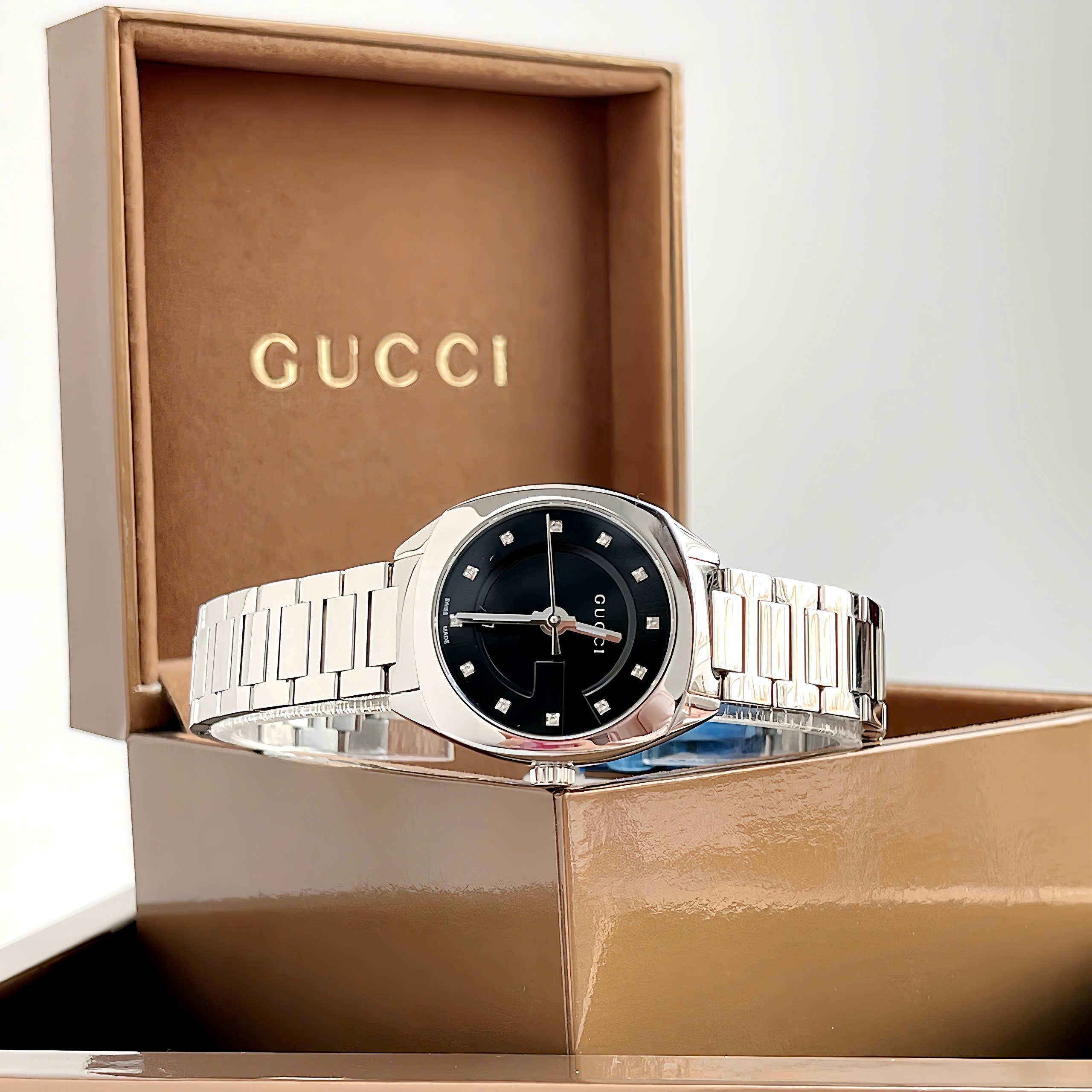 Đồng Hồ Gucci GG2570 Diamond – Đỉnh Cao Sang Trọng Tinh Tế Dành Cho Quý Cô Thời Thượng