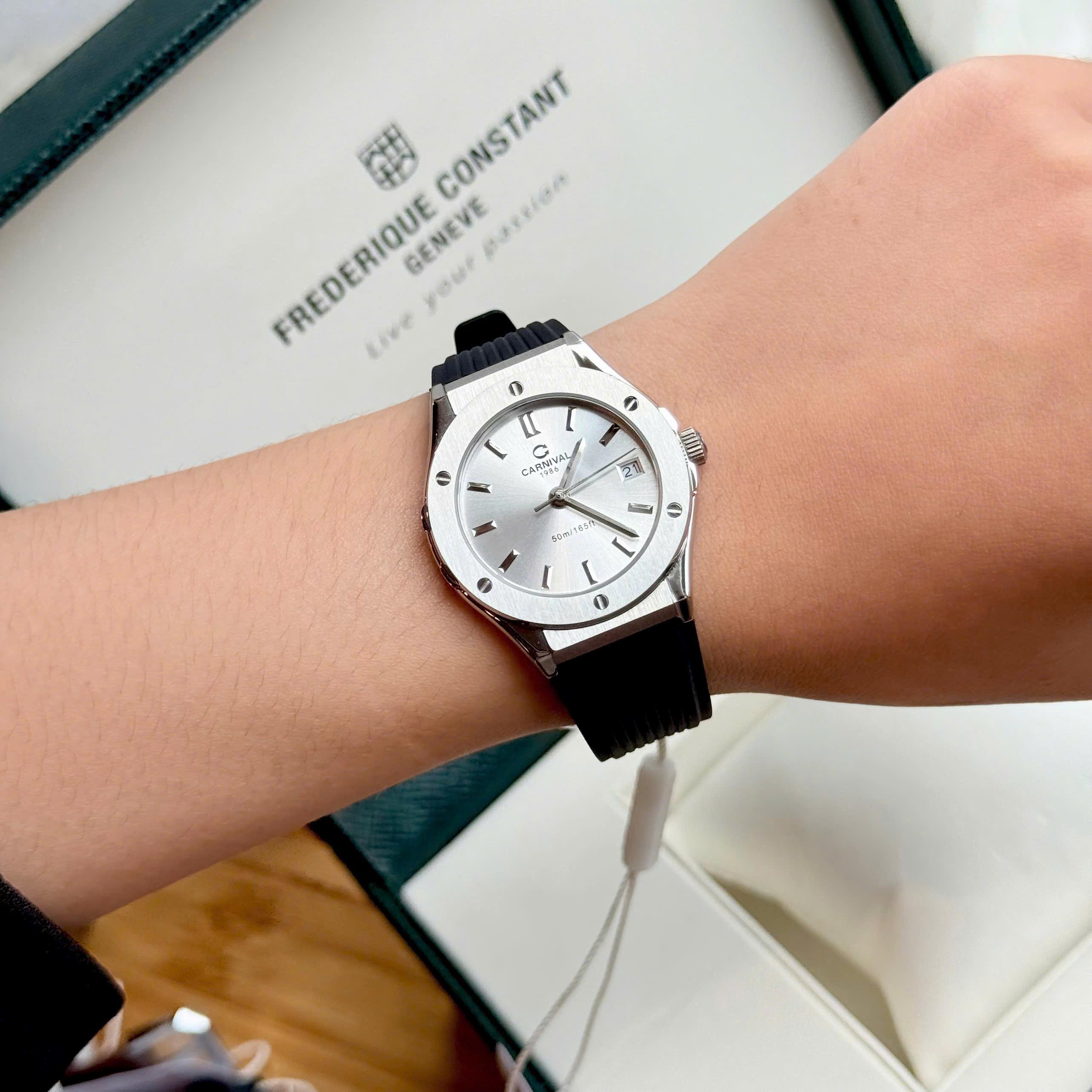 Đồng Hồ Carnival 8168L Nữ 32mm – Thiết Kế Hiện Đại, Tinh Tế Và Năng Động
