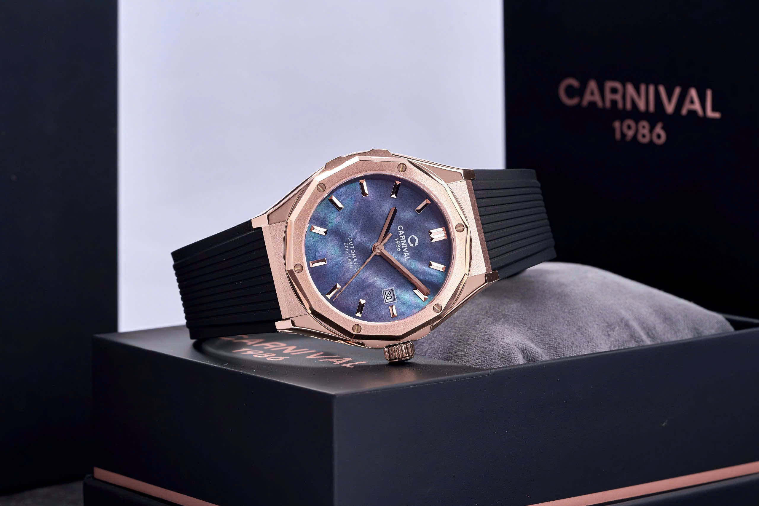 Đồng hồ Carnival 8168G-VH-DCS-DK Automatic – Sang trọng và đẳng cấp với mặt khảm trai viền Gold Rose