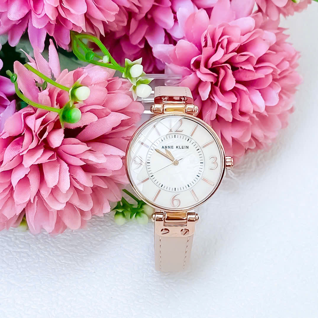 Đồng Hồ Anne Klein Dây Da Mặt Nude – Thiết Kế Đơn Giản Thanh Lịch, “Hot” Mãi Không Hạ Nhiệt