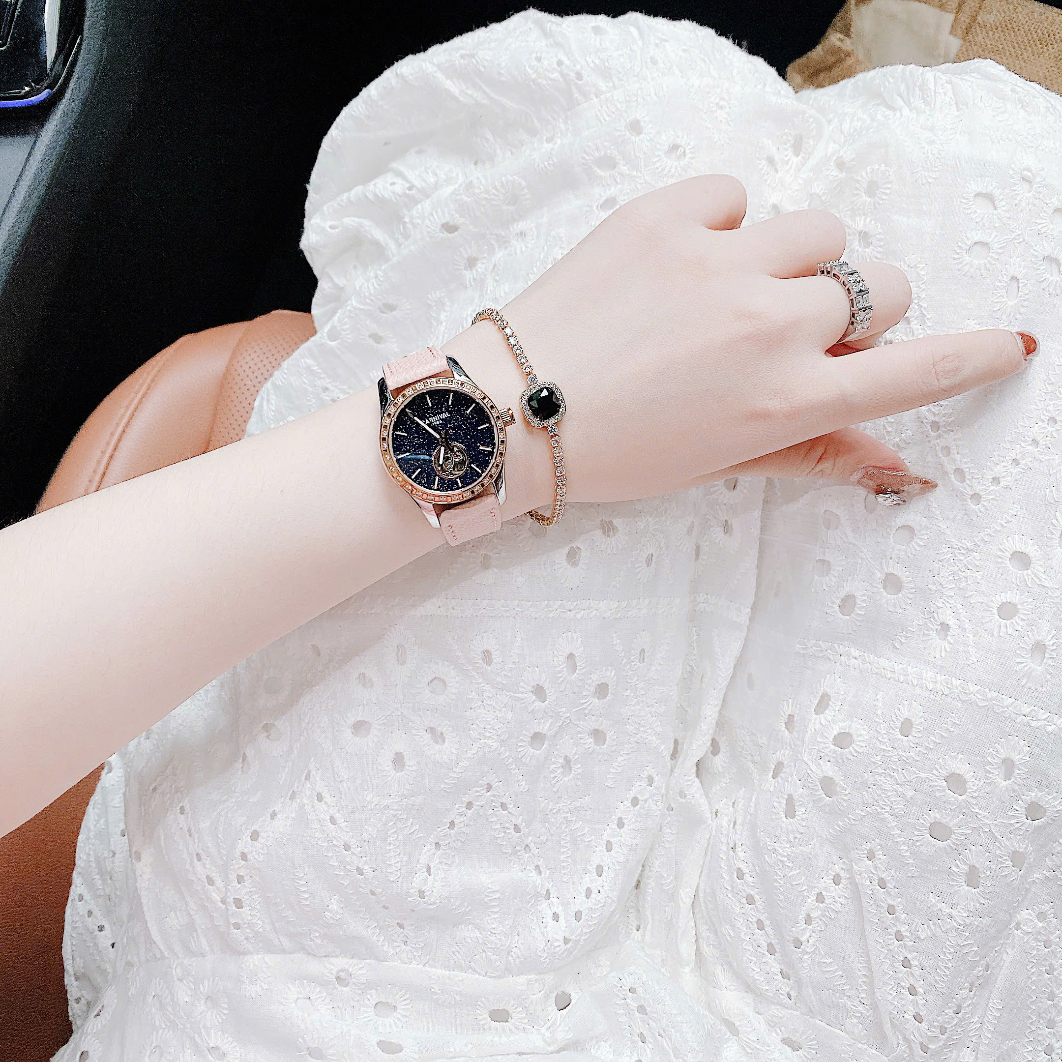 Đồng hồ Carnival – Vẻ Đẹp Lộ Tim Sang Trọng Dành Cho Nàng Hiện Đại