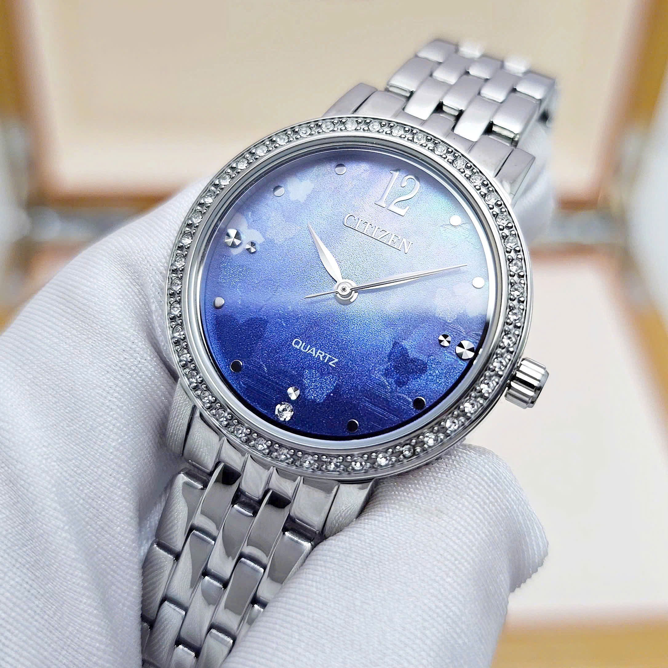 Đồng Hồ Nữ Citizen Quartz Beginning Blue EL3100-55N – Vẻ Đẹp Hoàn Mỹ Dành Cho Quý Cô Sành Điệu
