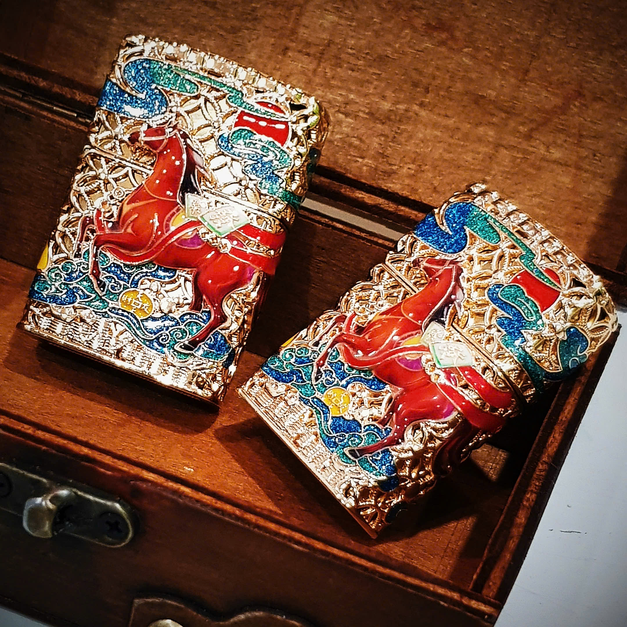 Bật lửa ZR bản Limited năm Ngựa 2026 – Tuyệt tác sưu tầm mang khí chất mãnh mã