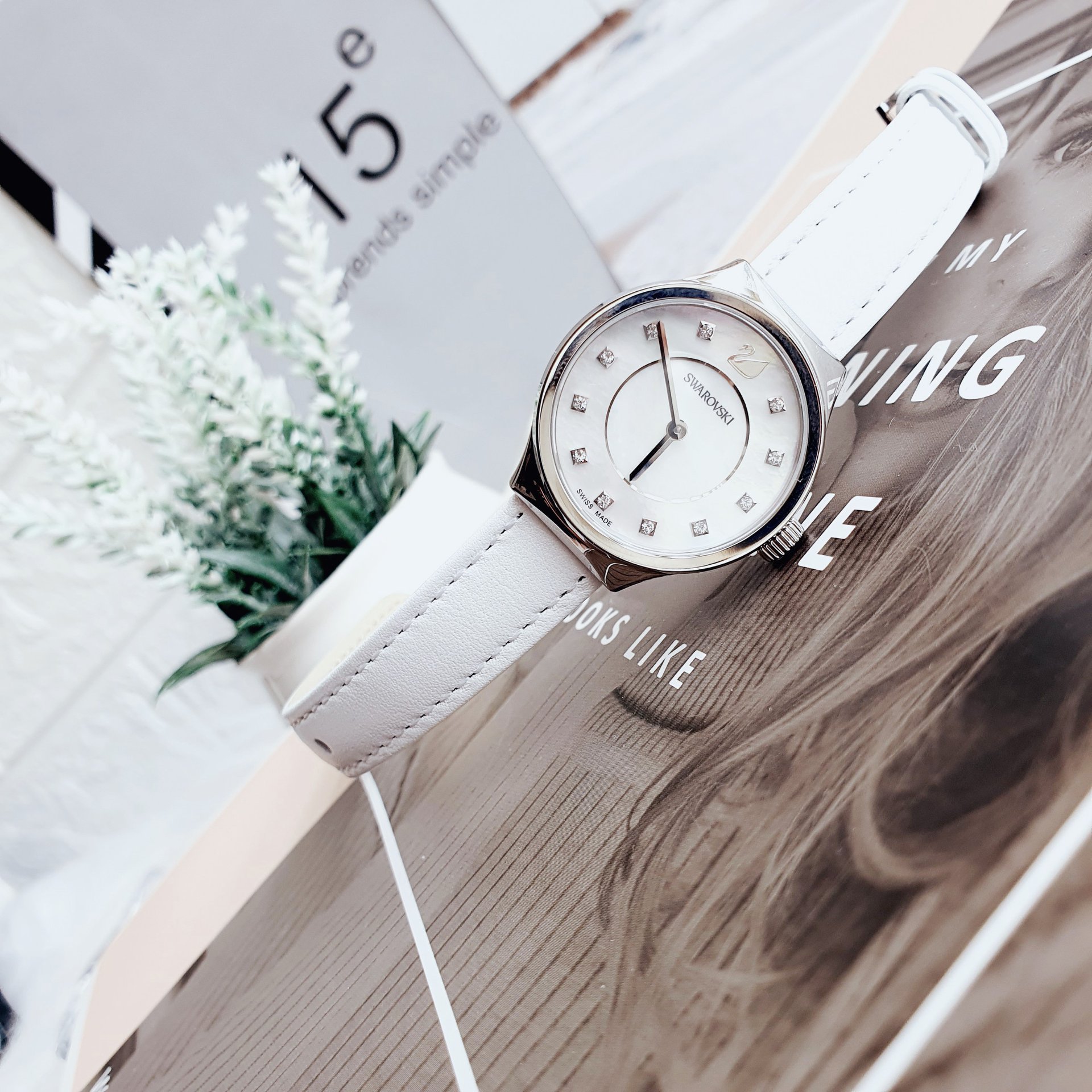 Đồng Hồ Nữ Swarovski Dreamy Watch Leather Strap, White, Stainless Steel 5199946 Màu Trắng