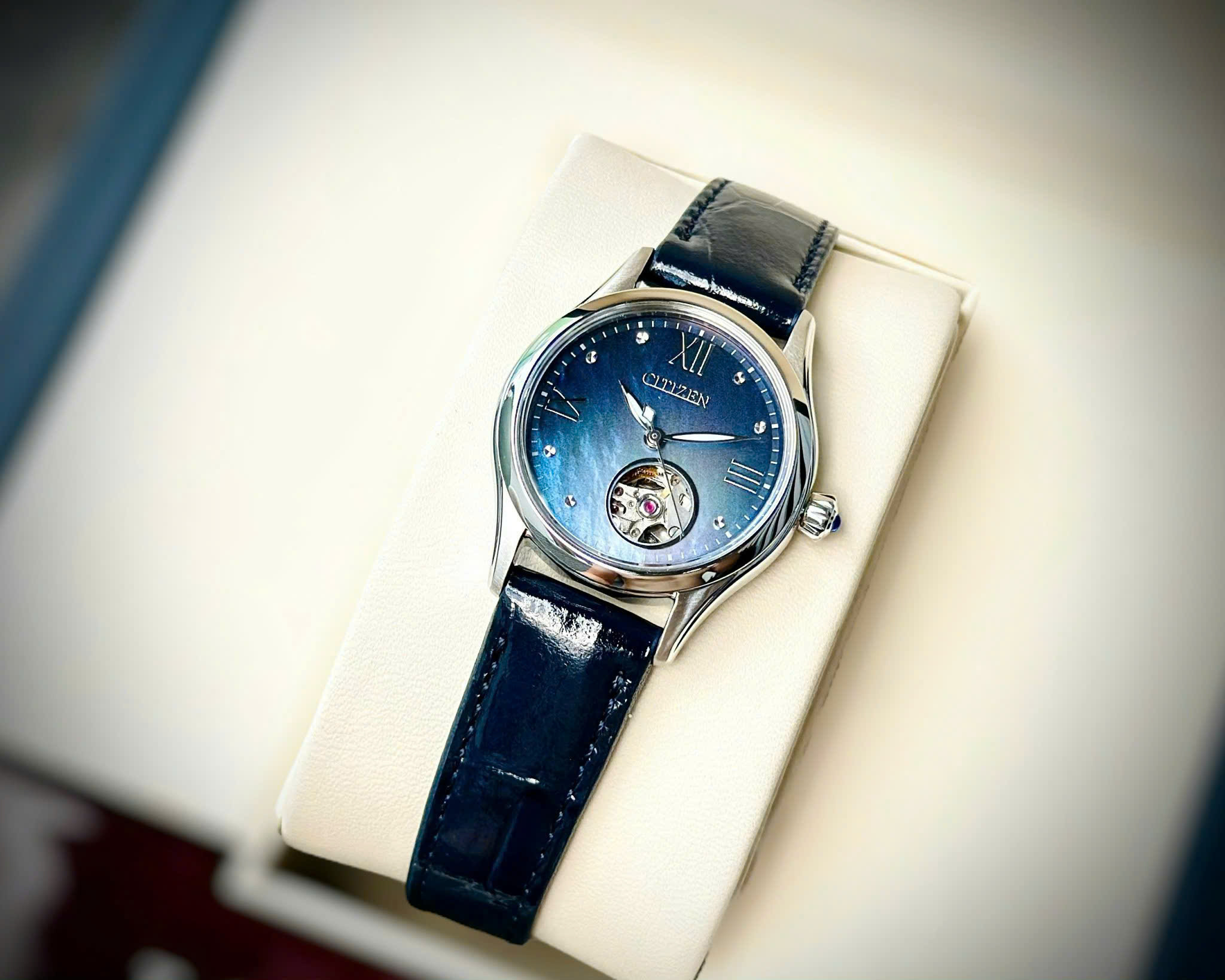 ĐỒNG HỒ CITIZEN AUTOMATIC OPEN HEART PR1041-18N – MANG CẢ BẦU TRỜI SAO ĐÊM TRÊN CỔ TAY