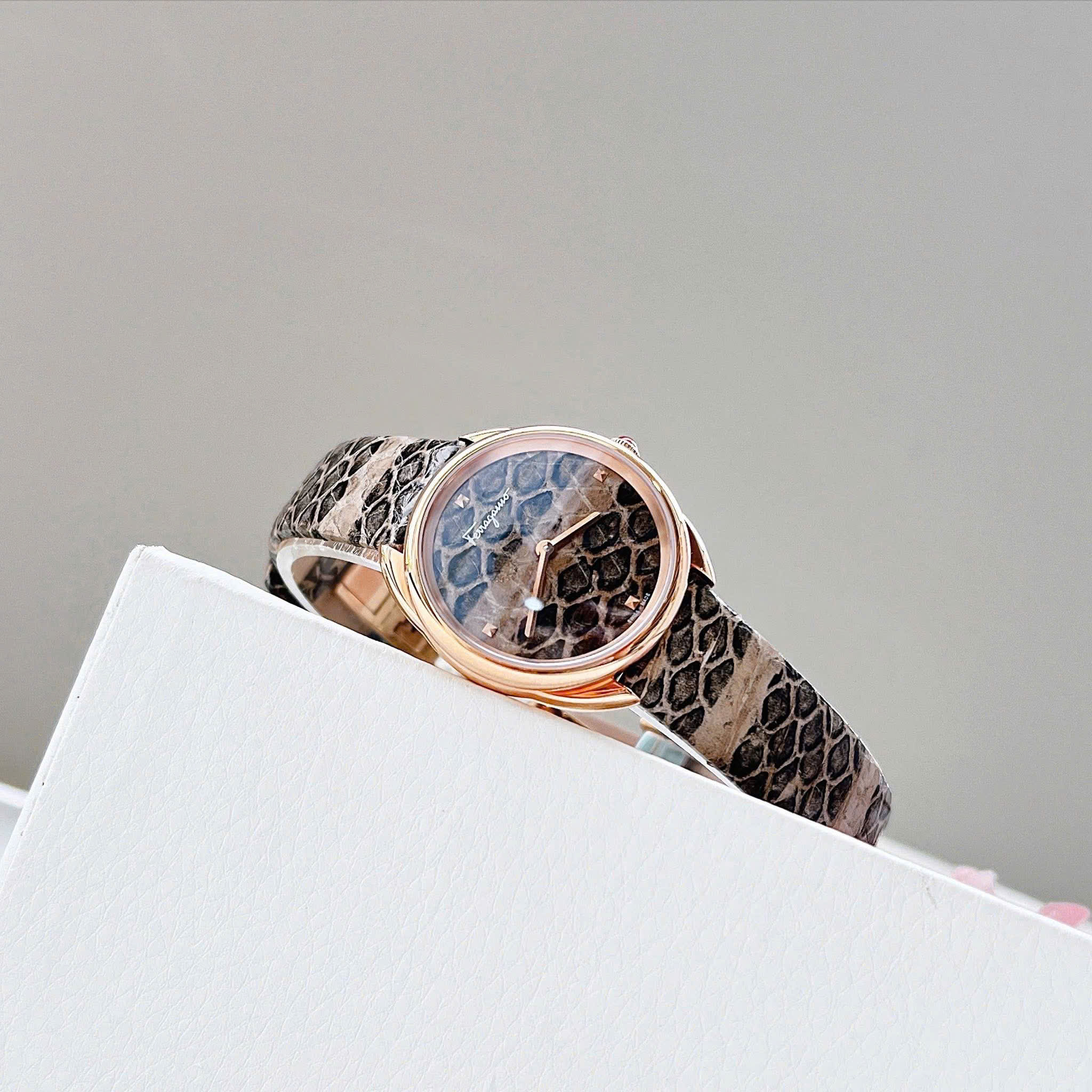 Đồng Hồ Salvatore Ferragamo Cuir – Tinh hoa Ý, đẳng cấp phái đẹp