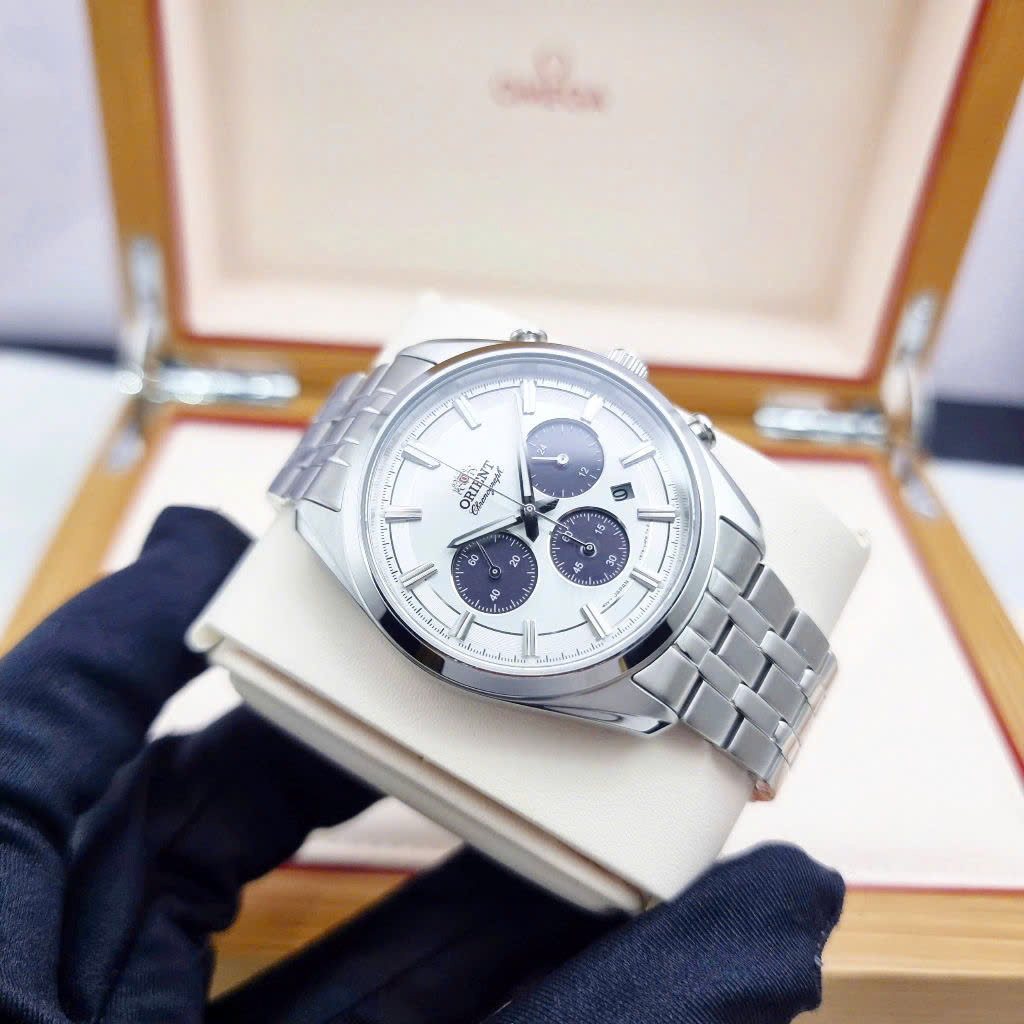 Đồng hồ Orient RA-TX0305S10B – Đồng Hồ Solar Chronograph Thép Trắng Mặt Trắng Sang Trọng và Thể Thao 2025