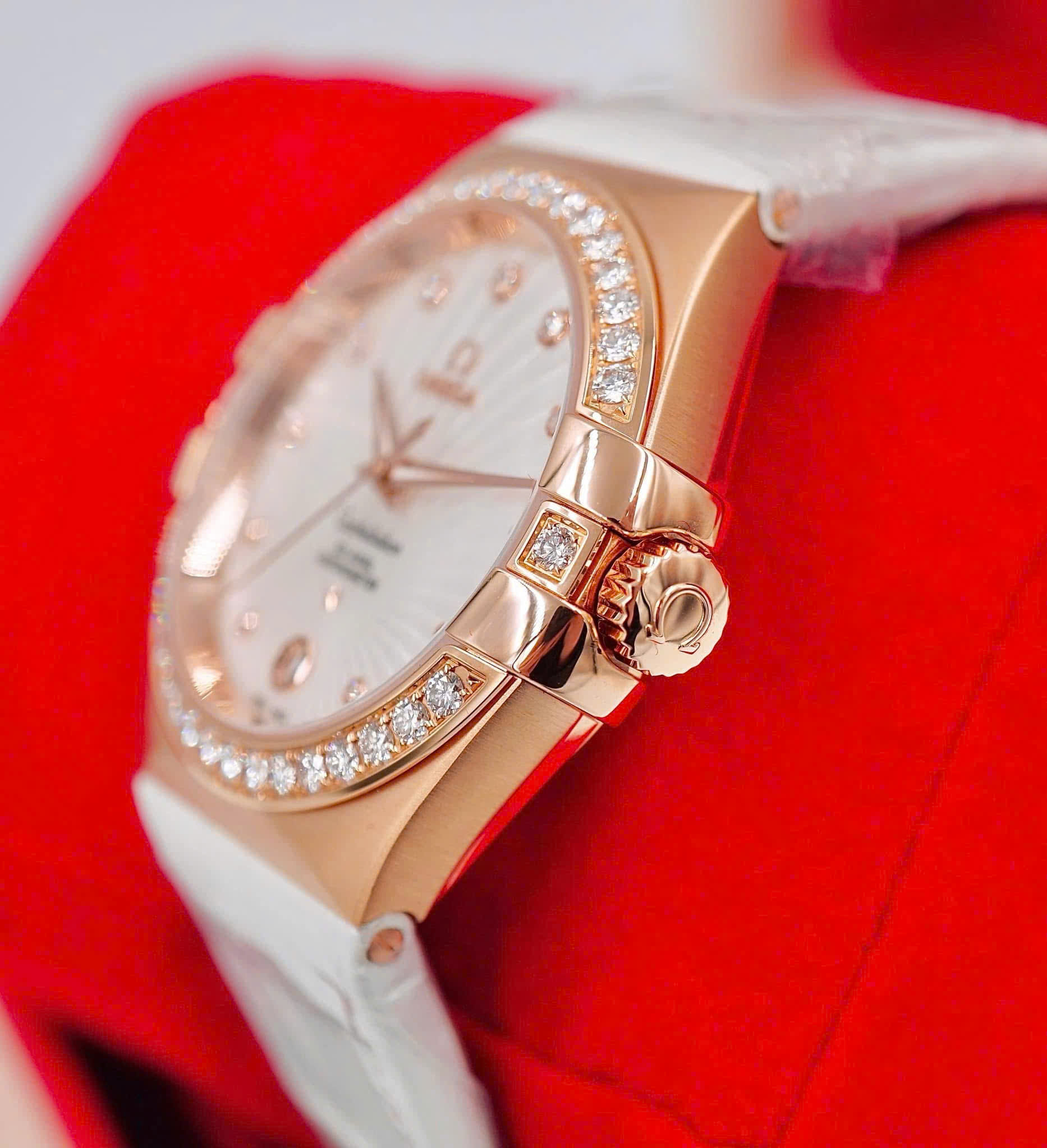 Đồng Hồ Omega Constellation Co-Axial 18K Rose Gold – Siêu Phẩm Sang Trọng Cho Quý Cô Hiện Đại 