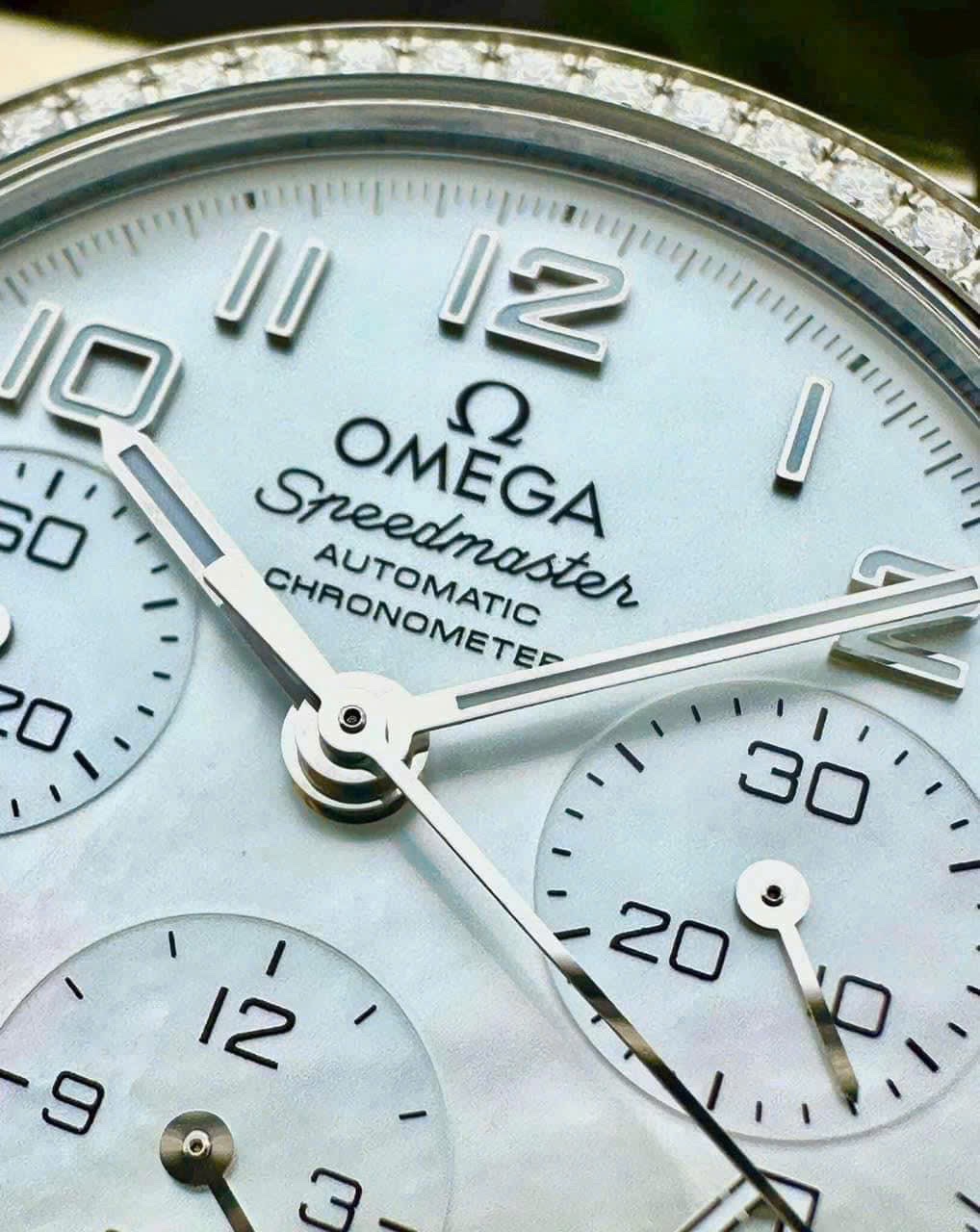 Omega Speedmaster Chronograph Diamond 38mm – Đẳng Cấp Thể Thao Kết Hợp Vẻ Đẹp Kim Cương