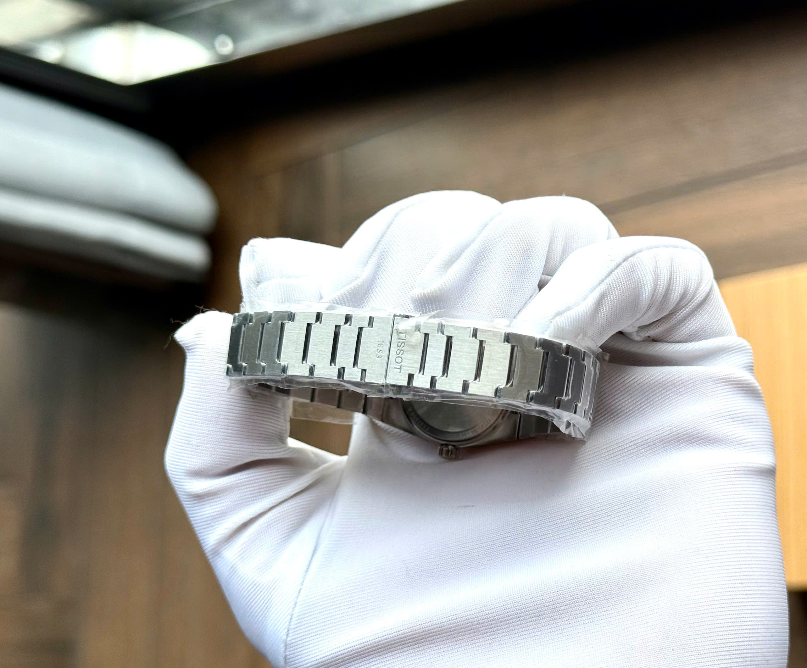 Đồng hồ Cặp đôi Tissot PRX Automatic 35mm – Huyền thoại trở lại, phiên bản hoàn hảo cho mọi cổ tay - Trắng: Model: T137.207.11.111.00 - Blue-Ice: Model: T137.207.11.351.00