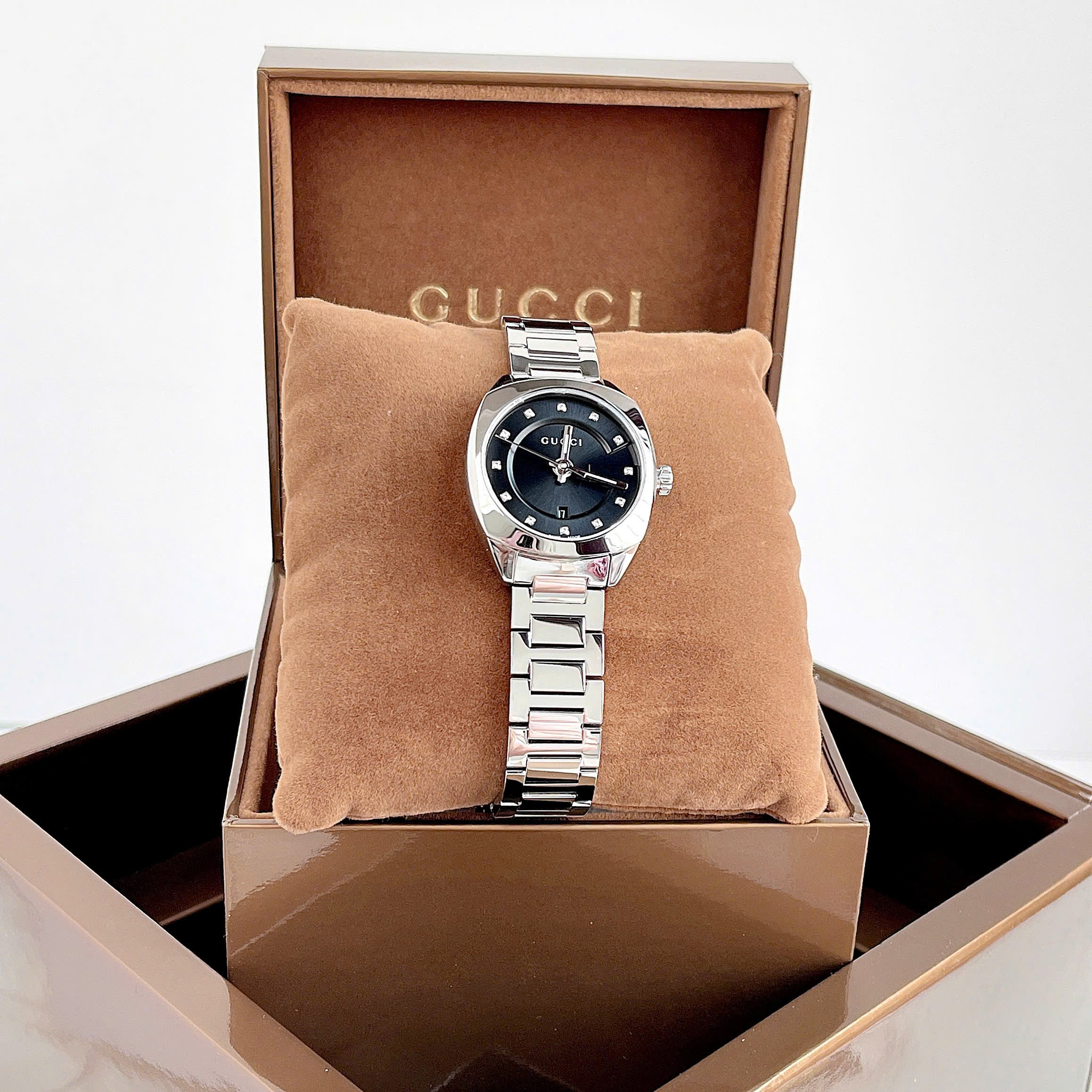 Đồng Hồ Gucci GG2570 Diamond – Đỉnh Cao Sang Trọng Tinh Tế Dành Cho Quý Cô Thời Thượng