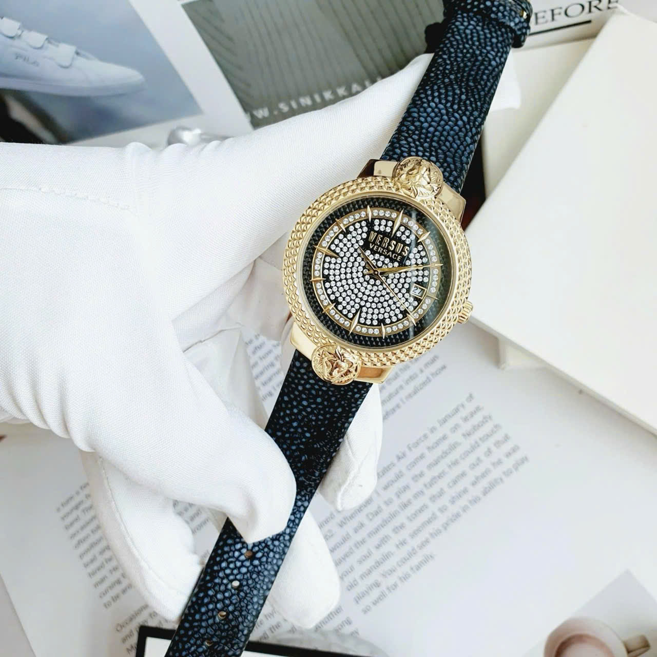 Đồng Hồ Nữ Versus by Versace Mouffetar Navy Leather – Sang trọng, cá tính và đầy quyền lực