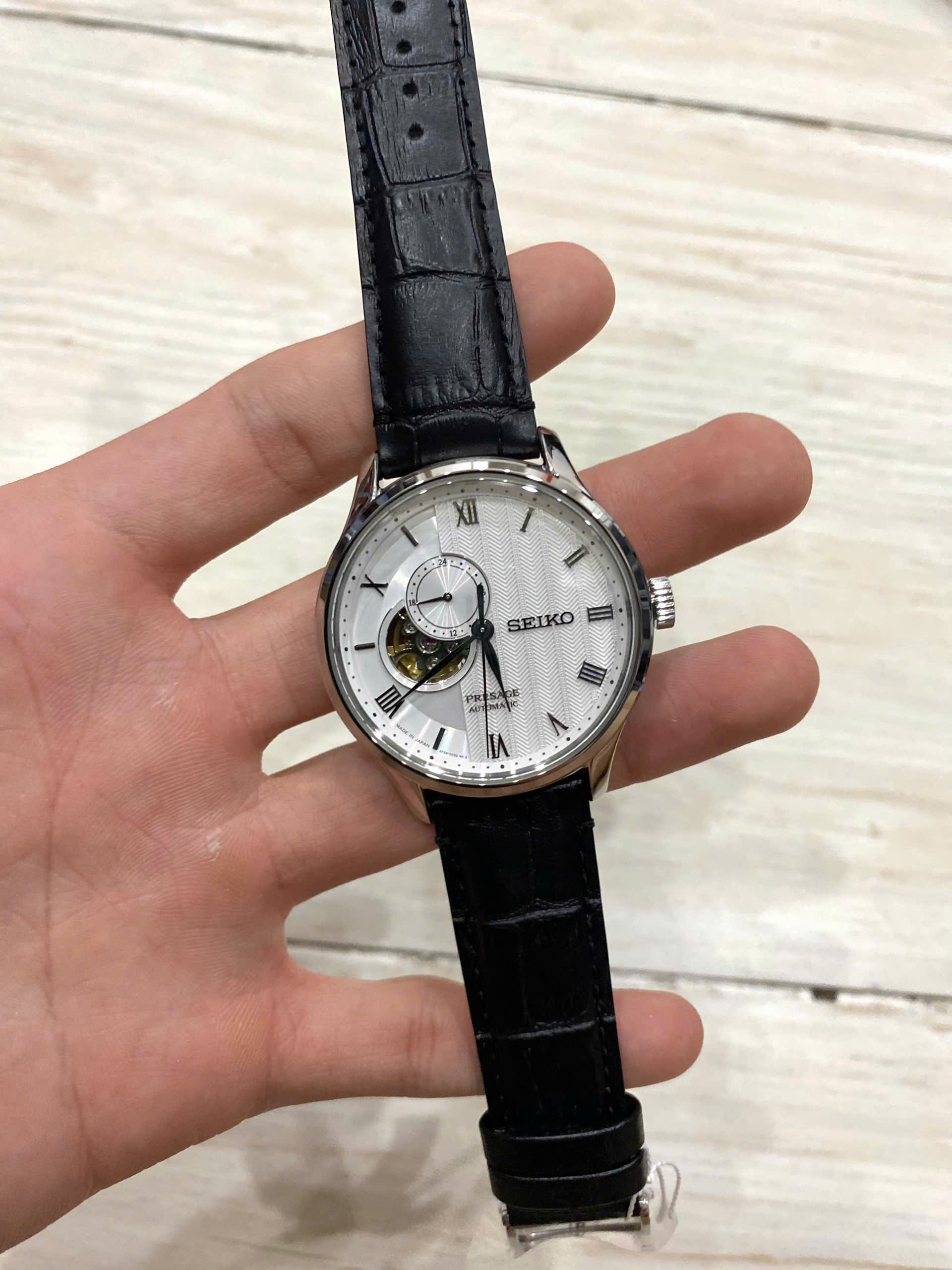 Đồng Hồ Chính Hãng Từ Thụy Sĩ, Nhật Bản, Ý và Mỹ Đã Có Mặt Tại Vũ Anh Watch – Giá Sốc Cho Sỉ Lẻ