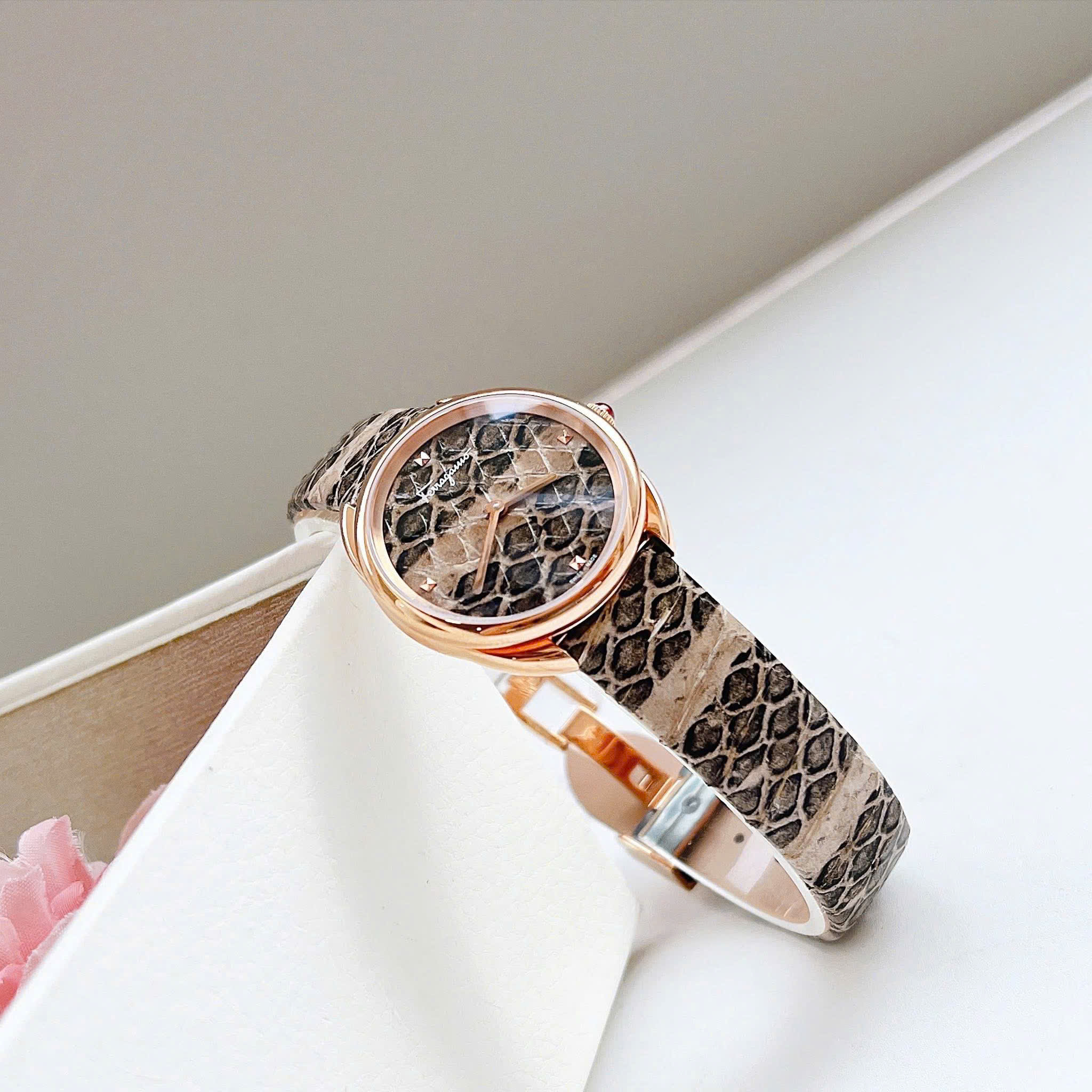 Đồng Hồ Salvatore Ferragamo Cuir – Tinh hoa Ý, đẳng cấp phái đẹp