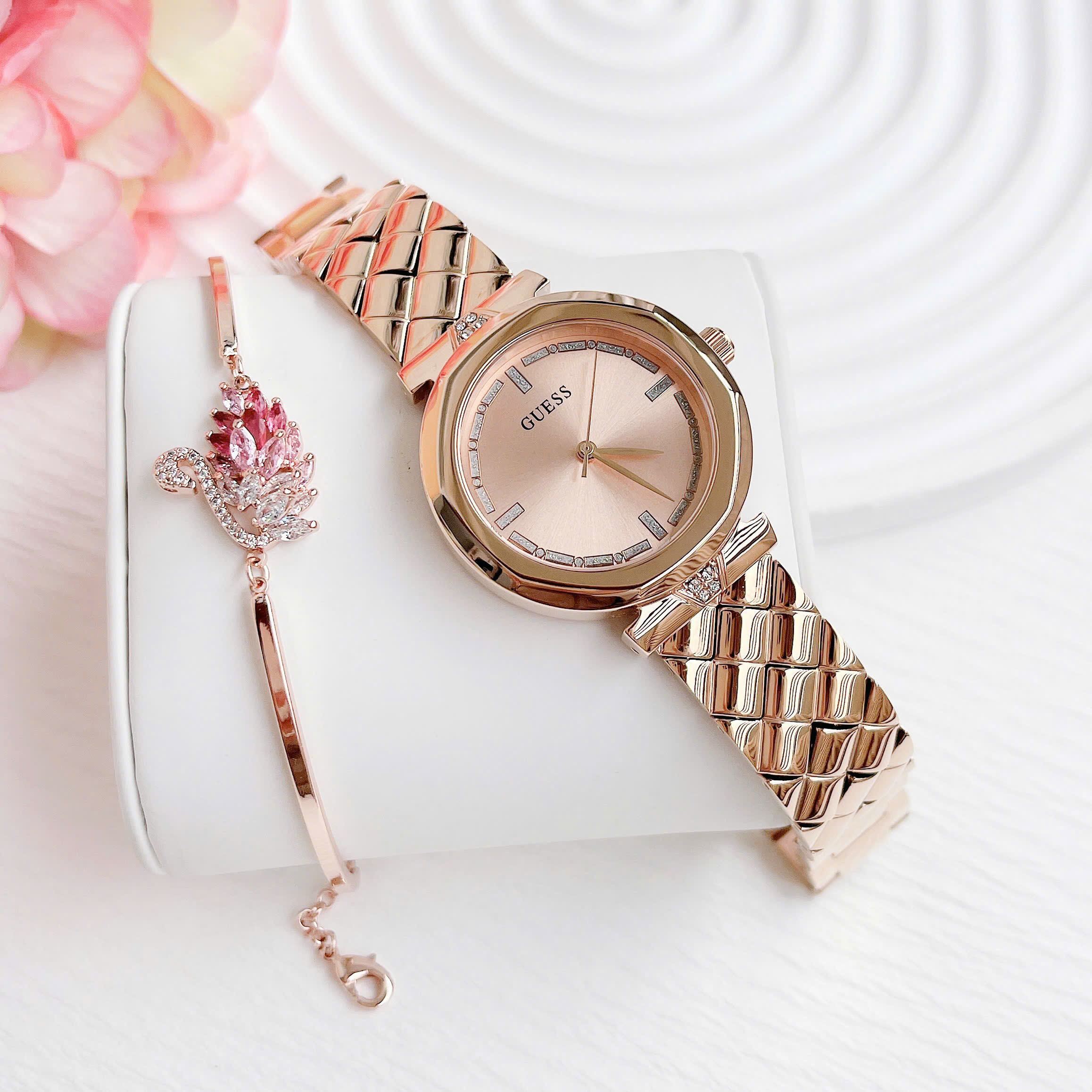 Đồng Hồ Guess Rumour Crystals 2025 – Sang Trọng, Tinh Tế Và Đầy Lôi Cuốn