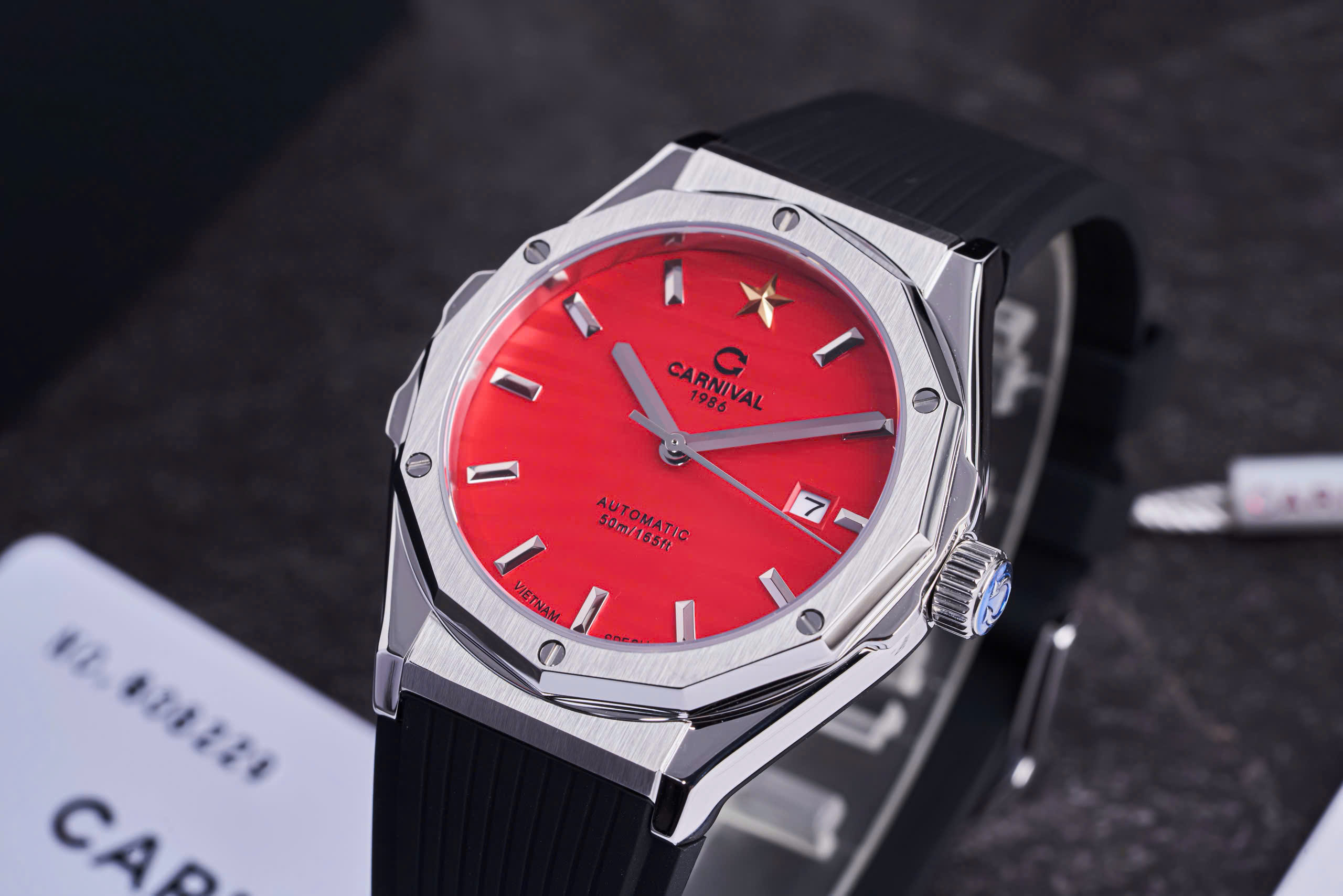 Đồng Hồ Carnival 8168G-VT-DCS-Cờ Đỏ – Phiên Bản Giới Hạn Dành Riêng Cho Người Việt Tự Hào Dân Tộc