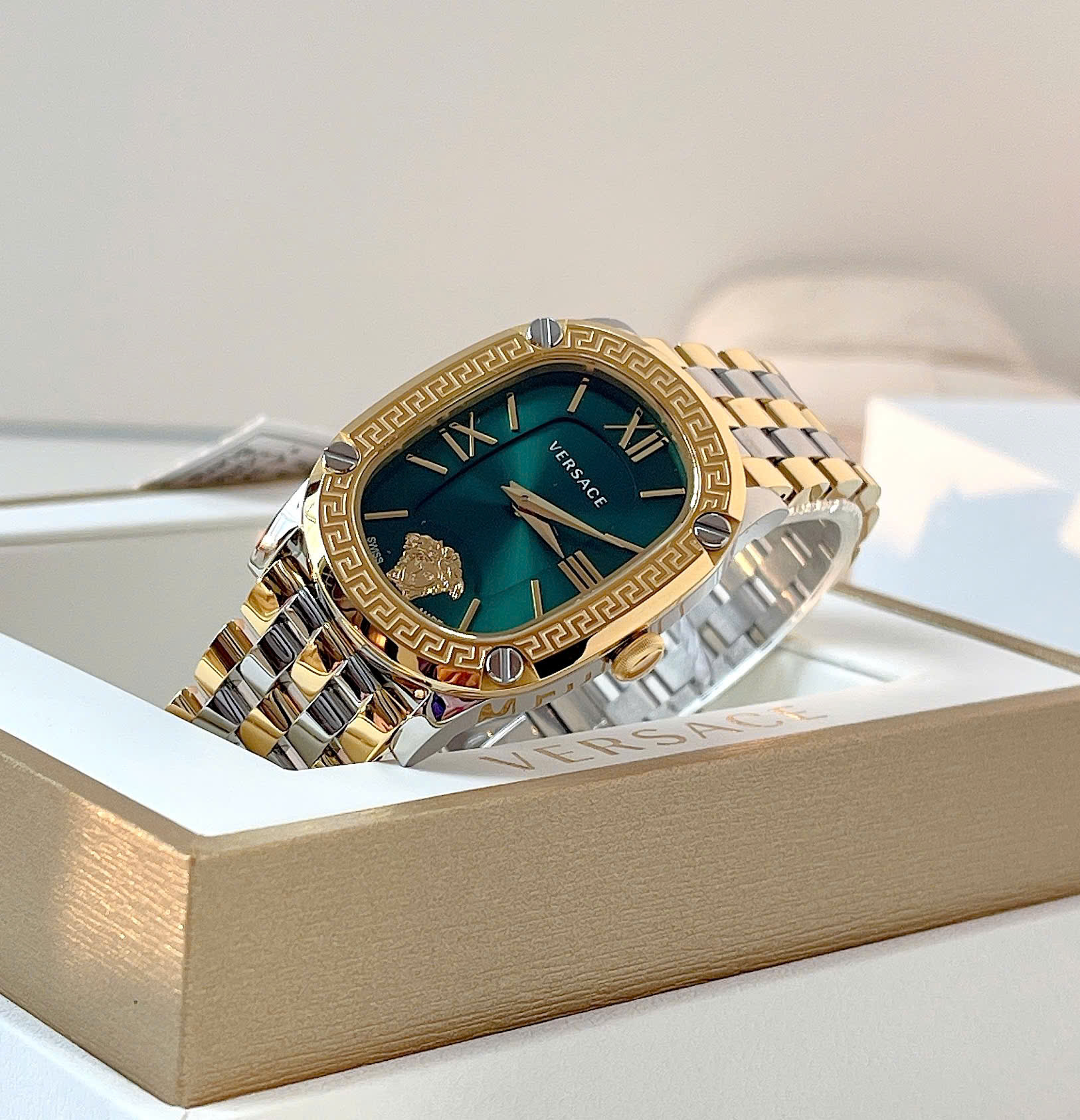 Đồng hồ Versace Couture Demi Gold xanh – Sang trọng, đẳng cấp và hiếm có