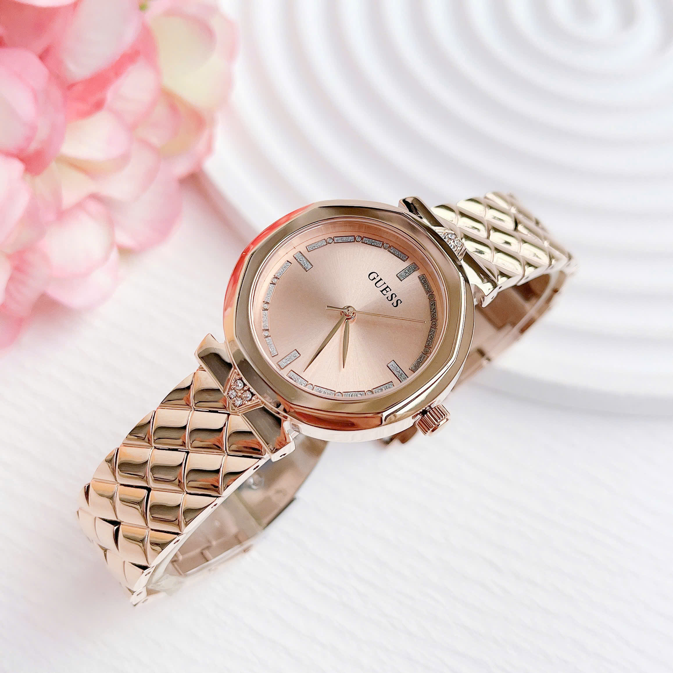 Đồng Hồ Guess Rumour Crystals 2025 – Sang Trọng, Tinh Tế Và Đầy Lôi Cuốn