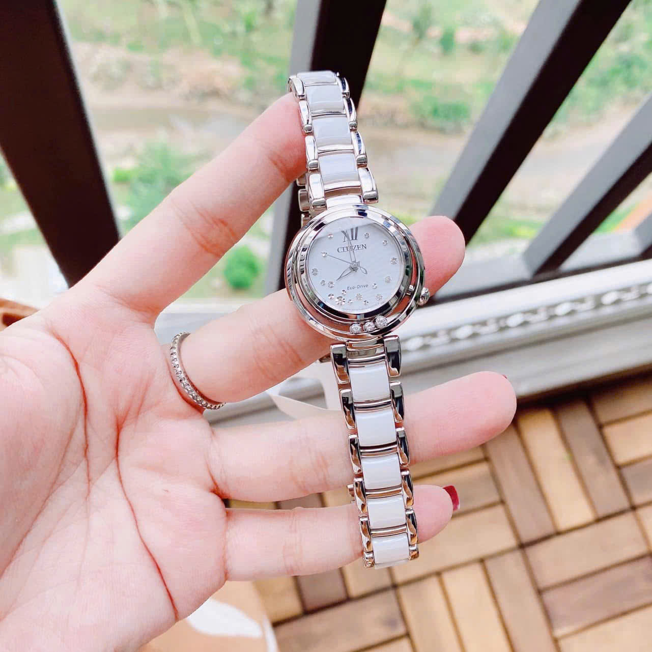 Đồng hồ Citizen EM0320-83A Sunrise – Biểu tượng của vẻ đẹp tinh tế và công nghệ Eco-Drive