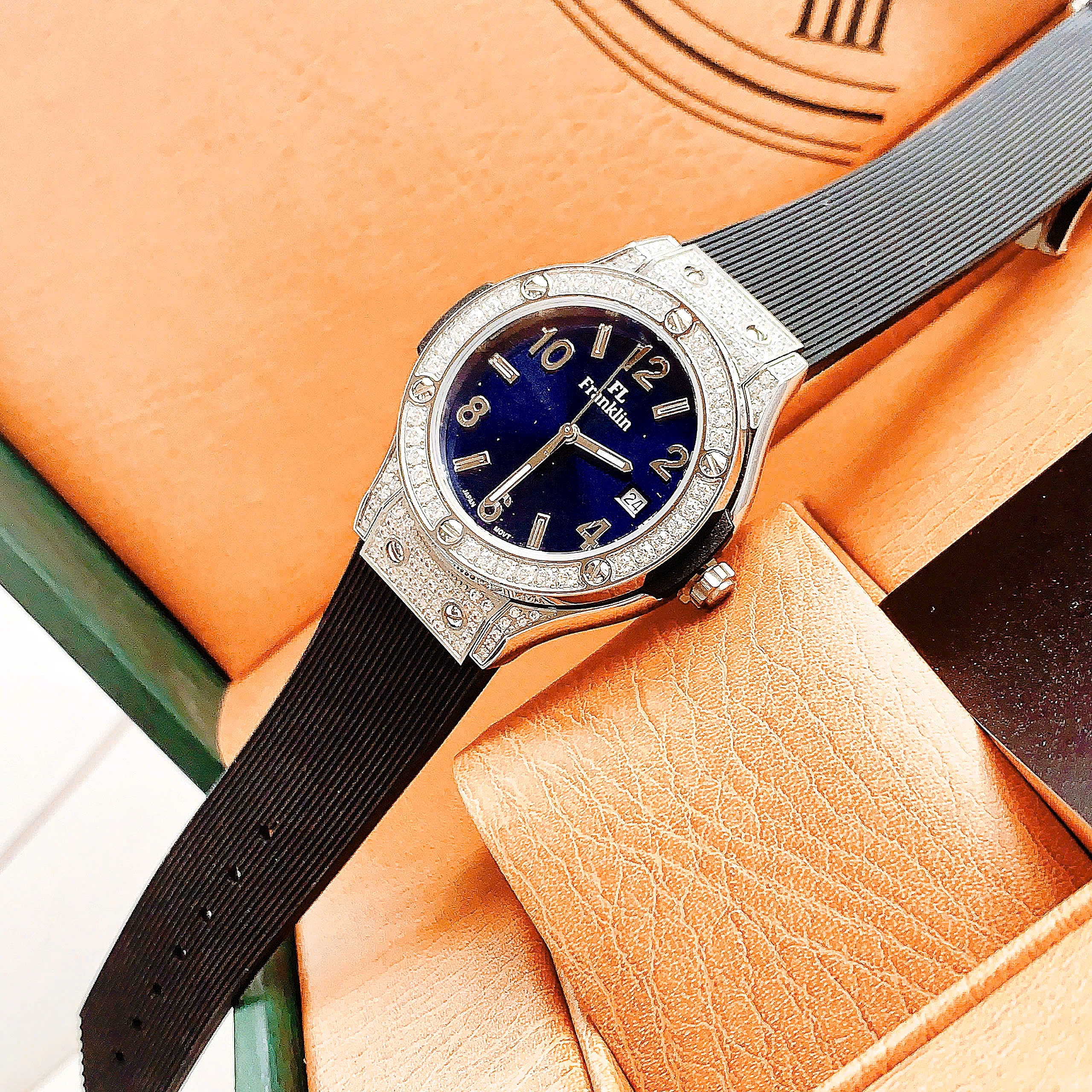 Đồng hồ nữ Franklin 35mm – Bộ Sưu Tập Mới Lấy Cảm Hứng Từ Hublot, Đẳng Cấp Và Hiện Đại