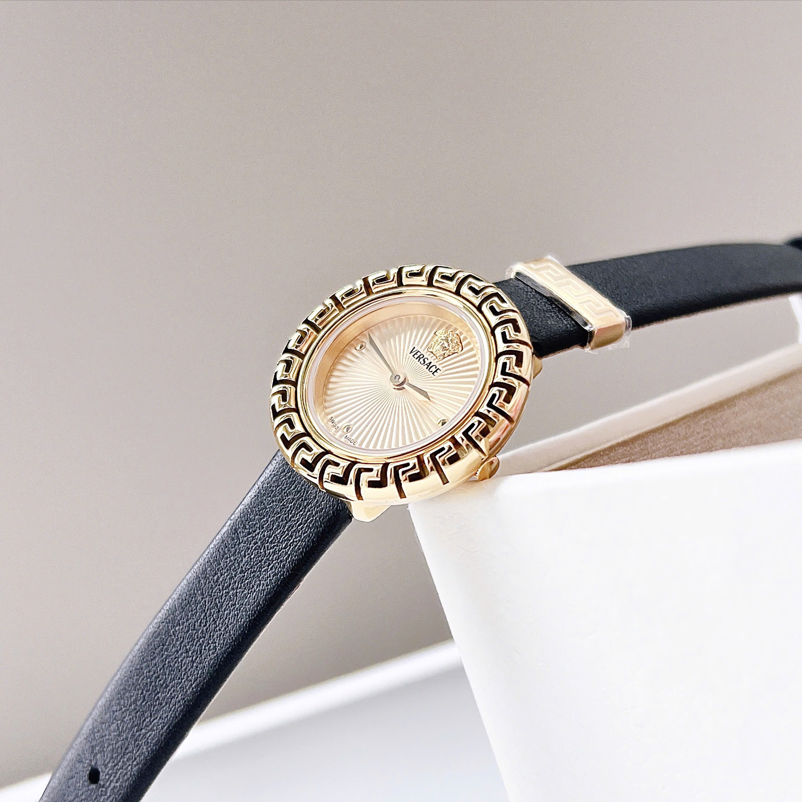 Đồng Hồ Versace La Greca SS 2025 – Vẻ Đẹp Tinh Tế Đến Từ Thụy Sĩ