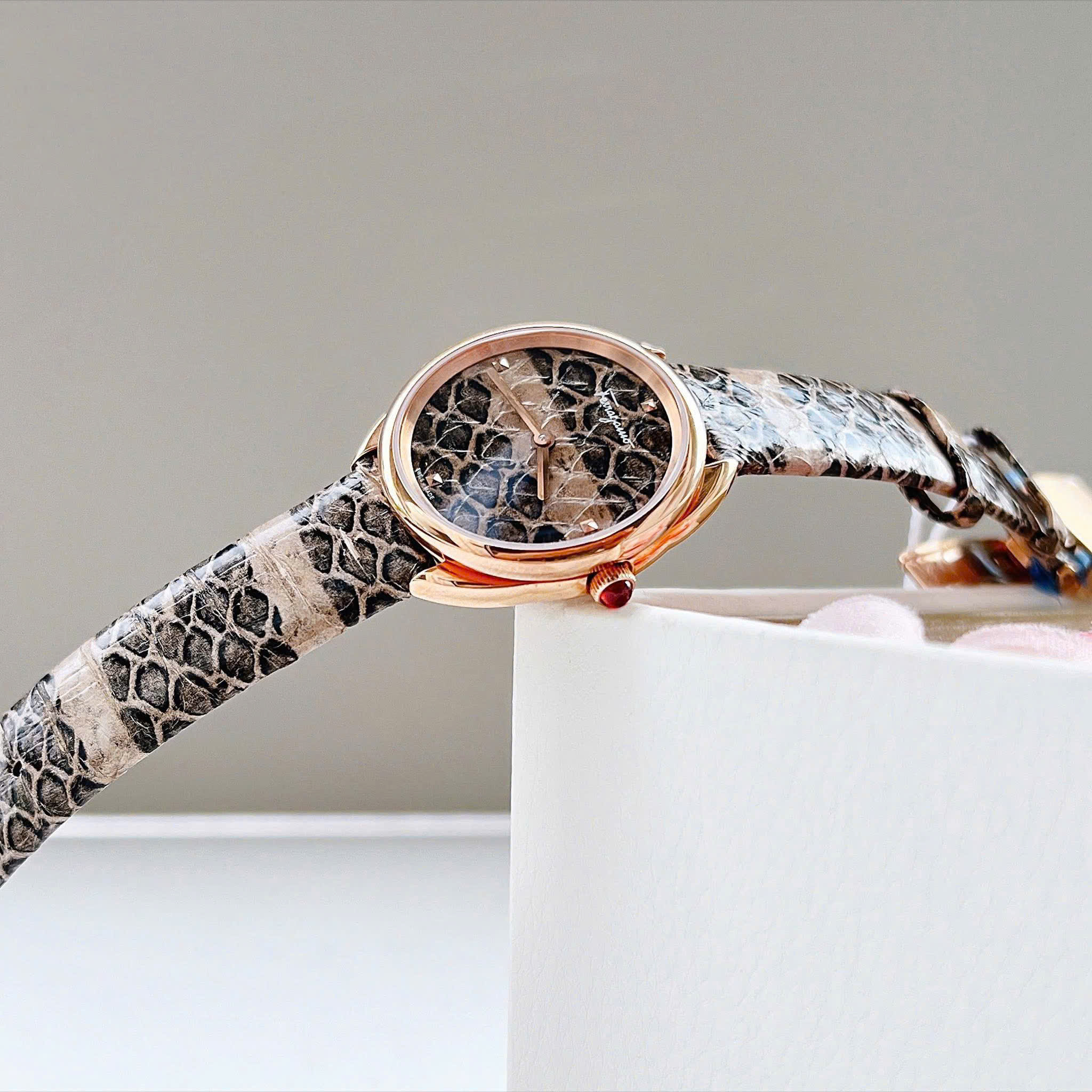 Đồng Hồ Salvatore Ferragamo Cuir – Tinh hoa Ý, đẳng cấp phái đẹp