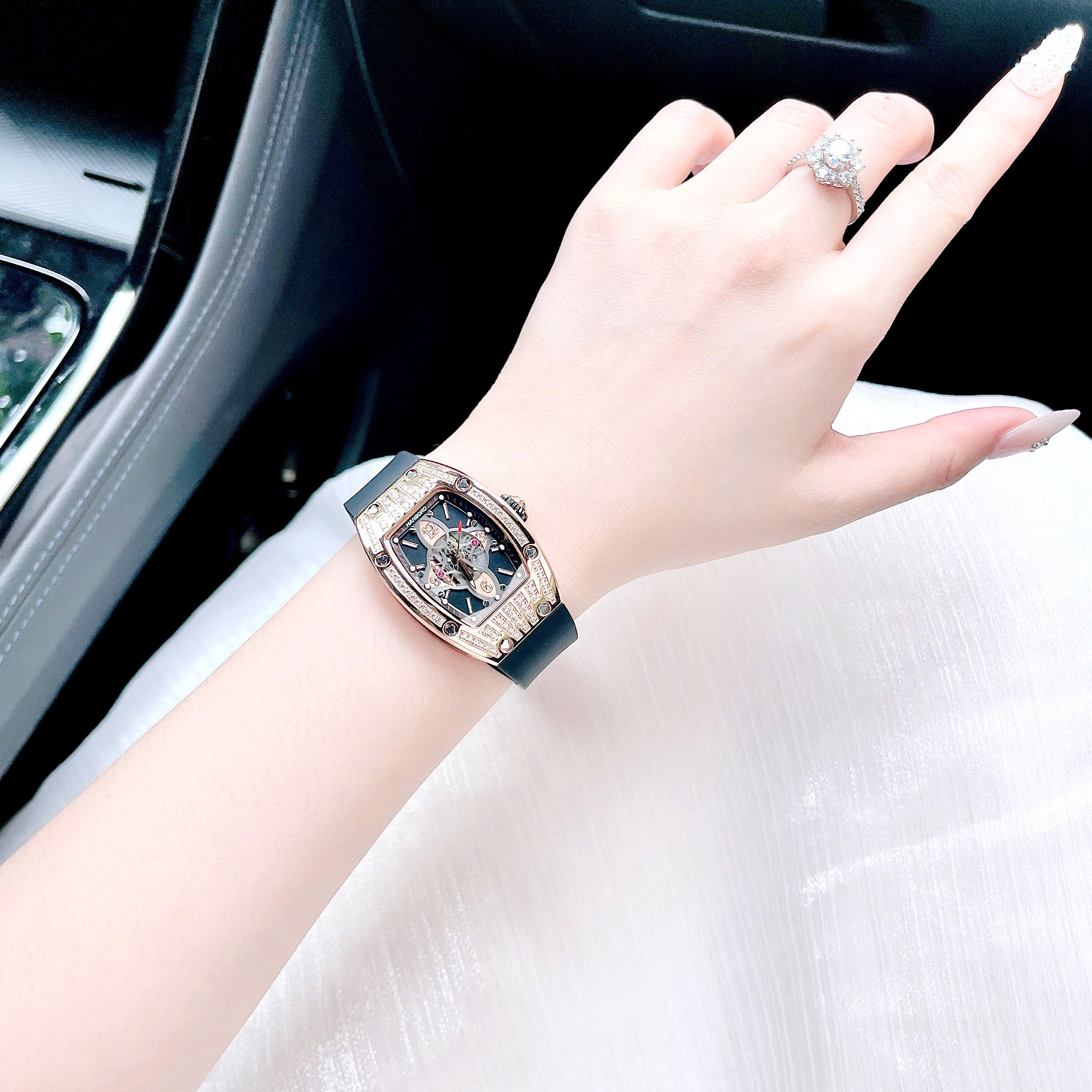 Đồng hồ Huboler by Hanboro 2025 – Biểu tượng thời trang siêu sang cho phái đẹp yêu phong cách cá tính