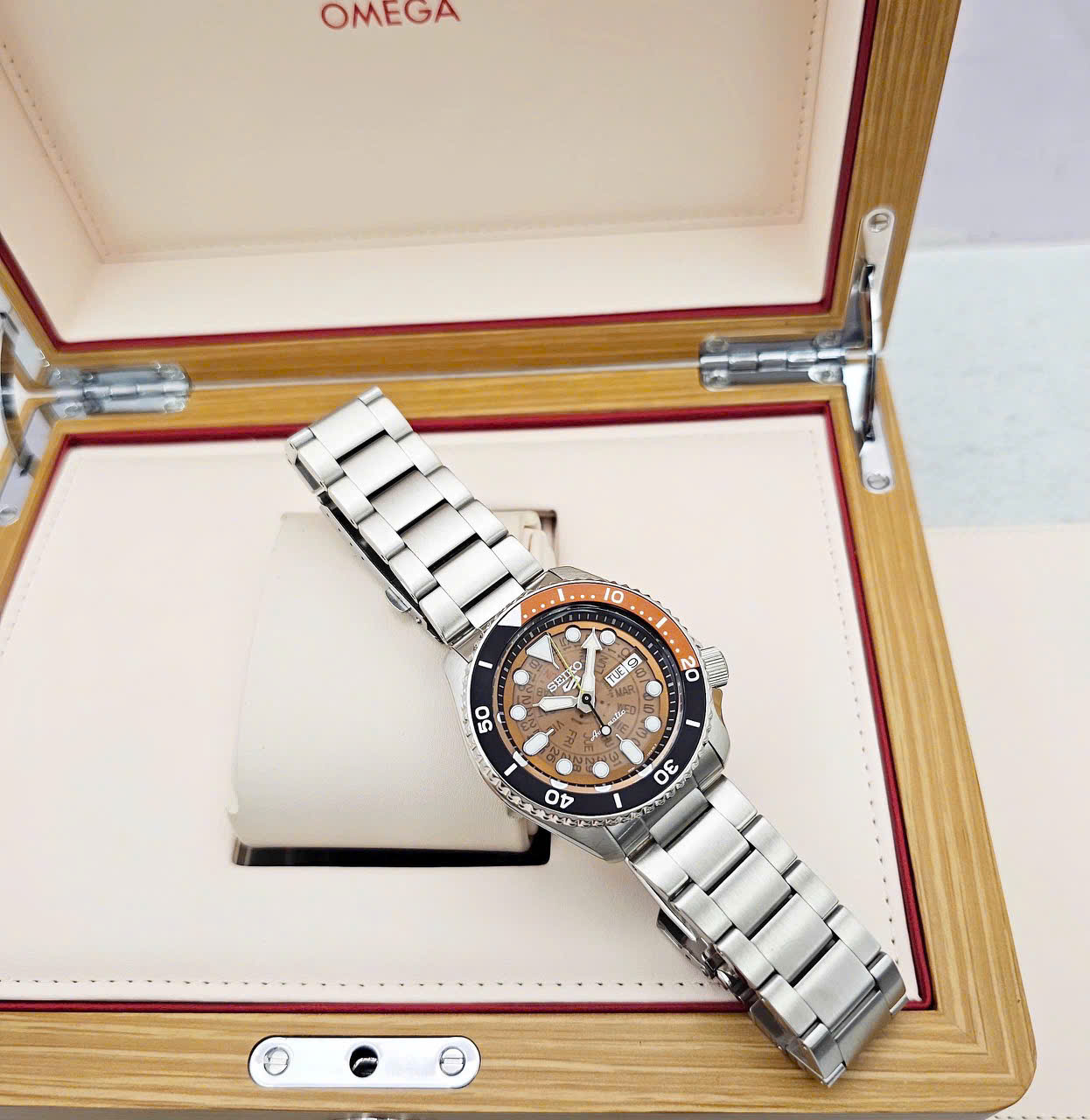 Đồng Hồ Seiko 5 Automatic SRPJ47K1 Sport Dây Thép Mặt Nâu – Làn gió mới từ huyền thoại Vintage Time Sonar