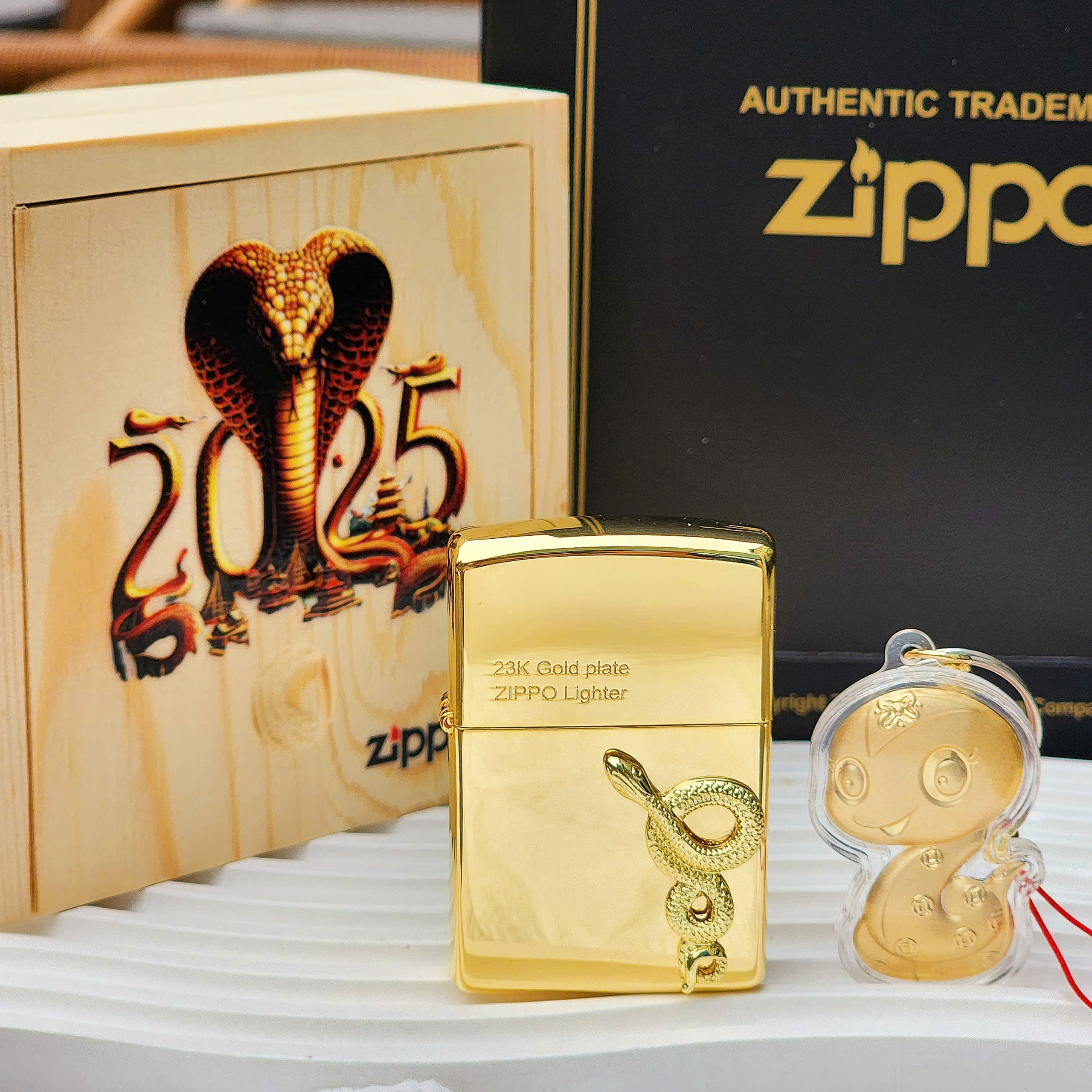 Zippo Rắn Mạ Vàng 23K – Tuyệt Phẩm Đón Năm Tỵ 2025 | Bản Giới Hạn Limited