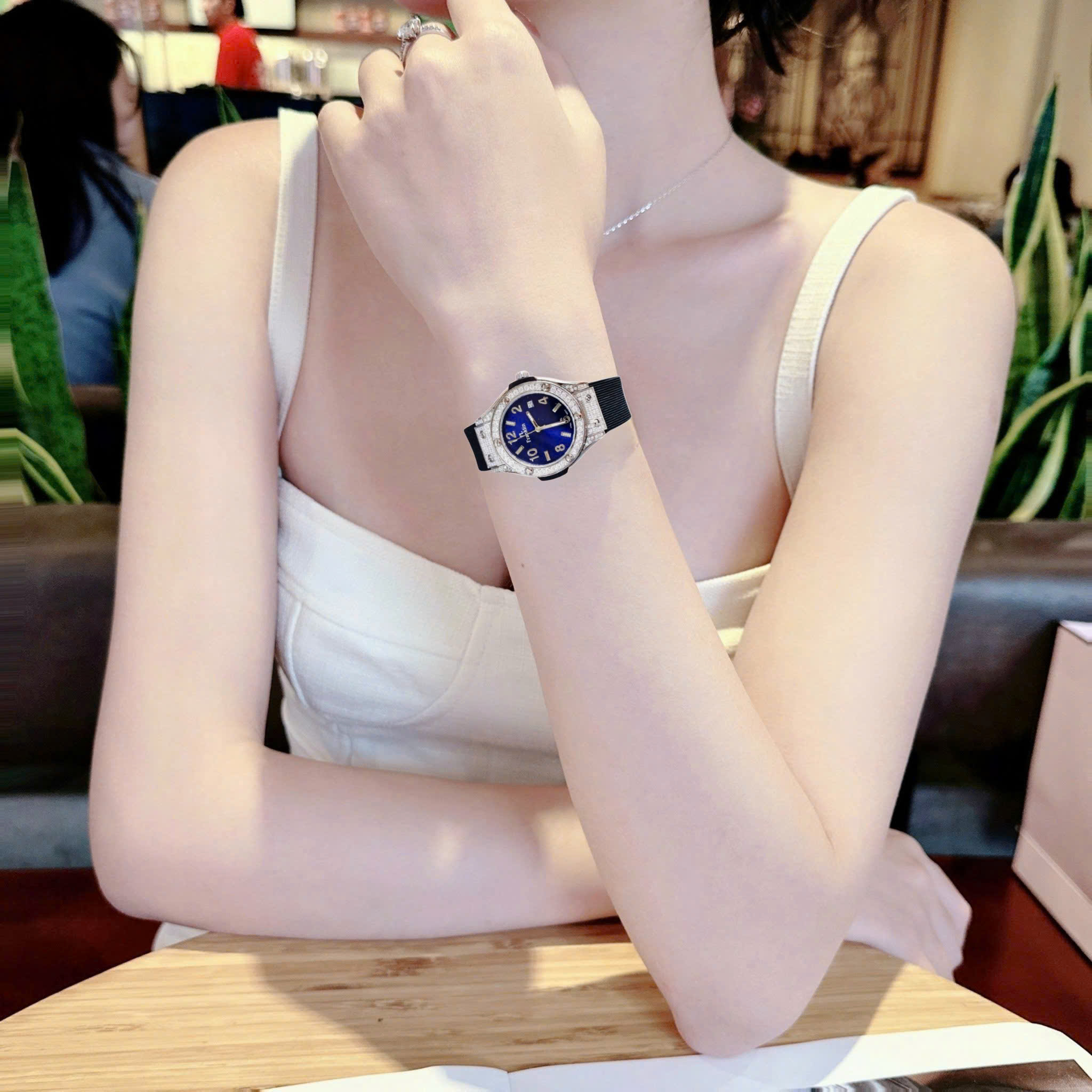 Đồng hồ nữ Franklin 35mm – Bộ Sưu Tập Mới Lấy Cảm Hứng Từ Hublot, Đẳng Cấp Và Hiện Đại