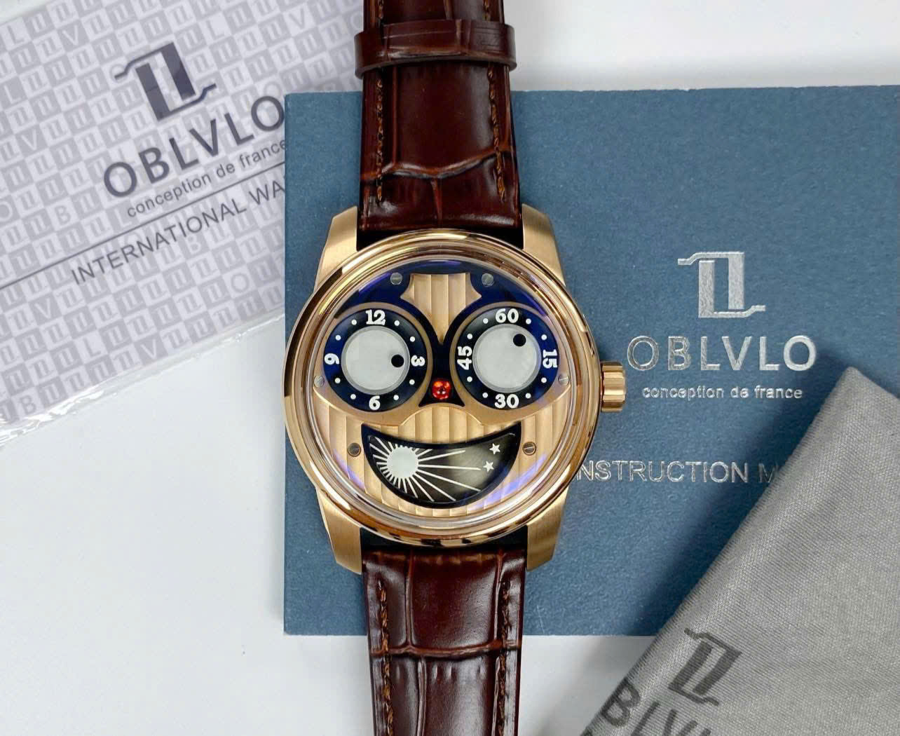 Đồng Hồ Nam Oblvlo Jm-Bob Watches Màu Đen - Bạc : mặt “smiley” độc đáo, đeo là nổi bật ngay