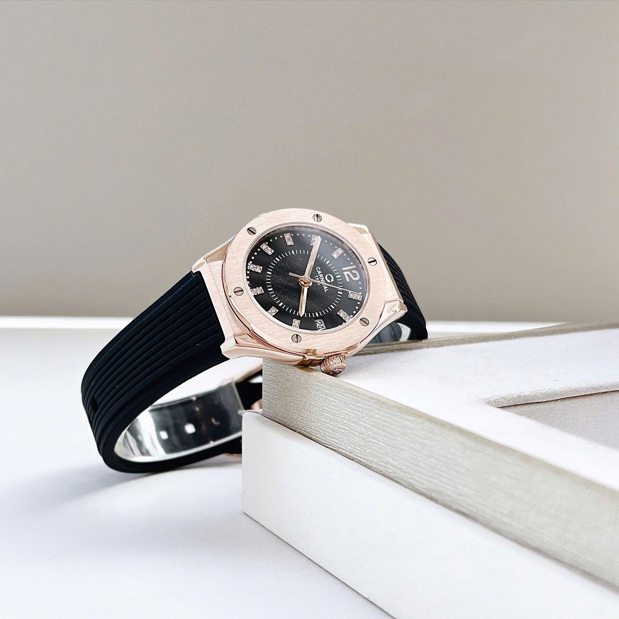 Đồng Hồ Carnival 8173L-VH-DCS-D – Mẫu 32mm Sang Trọng Với Thiết Kế Cảm Hứng Từ Thời Trang Cao Cấp