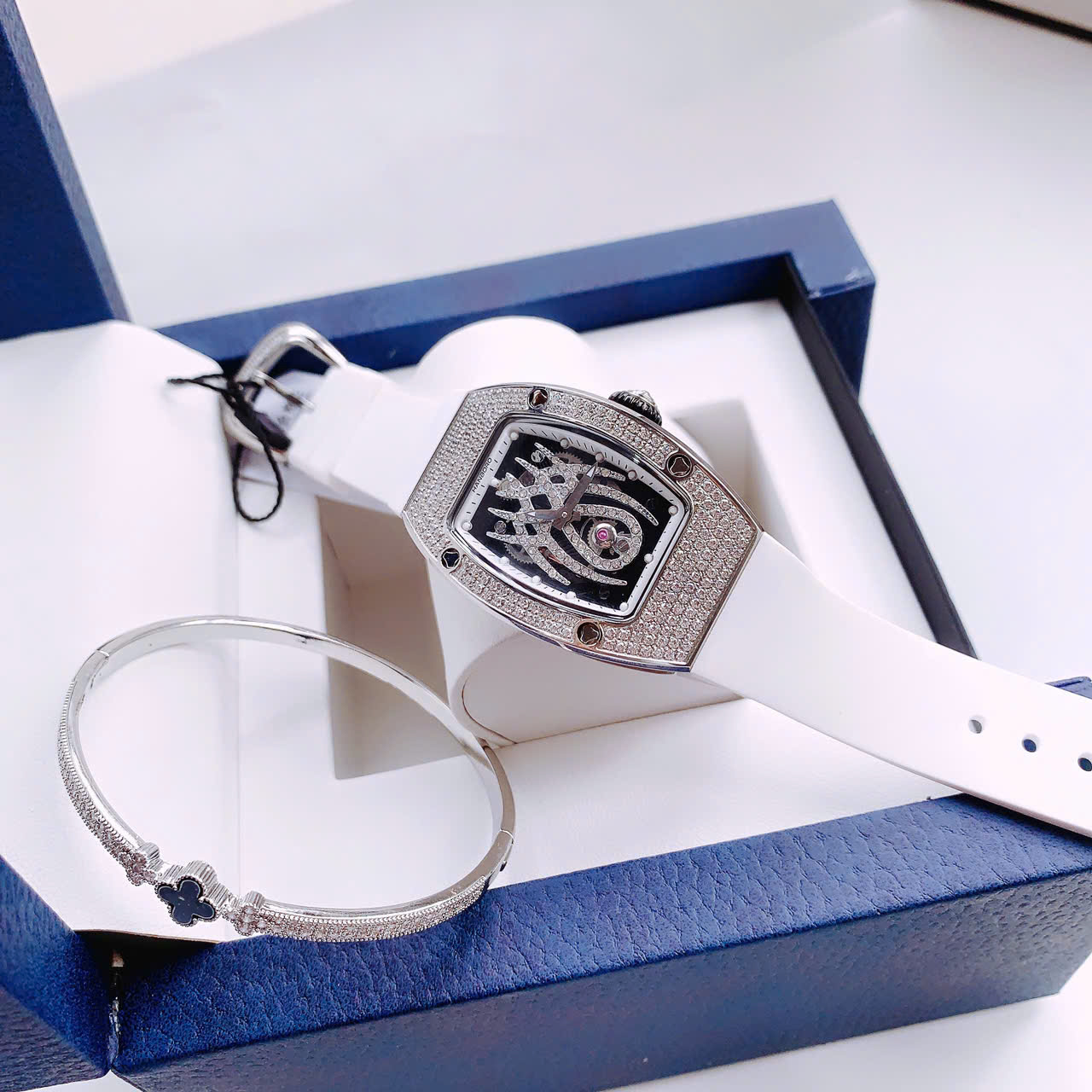 Đồng Hồ Hanboro by Huboler Nhện Hồng Silver – Siêu Phẩm Đẳng Cấp Với Thiết Kế Độc Bản
