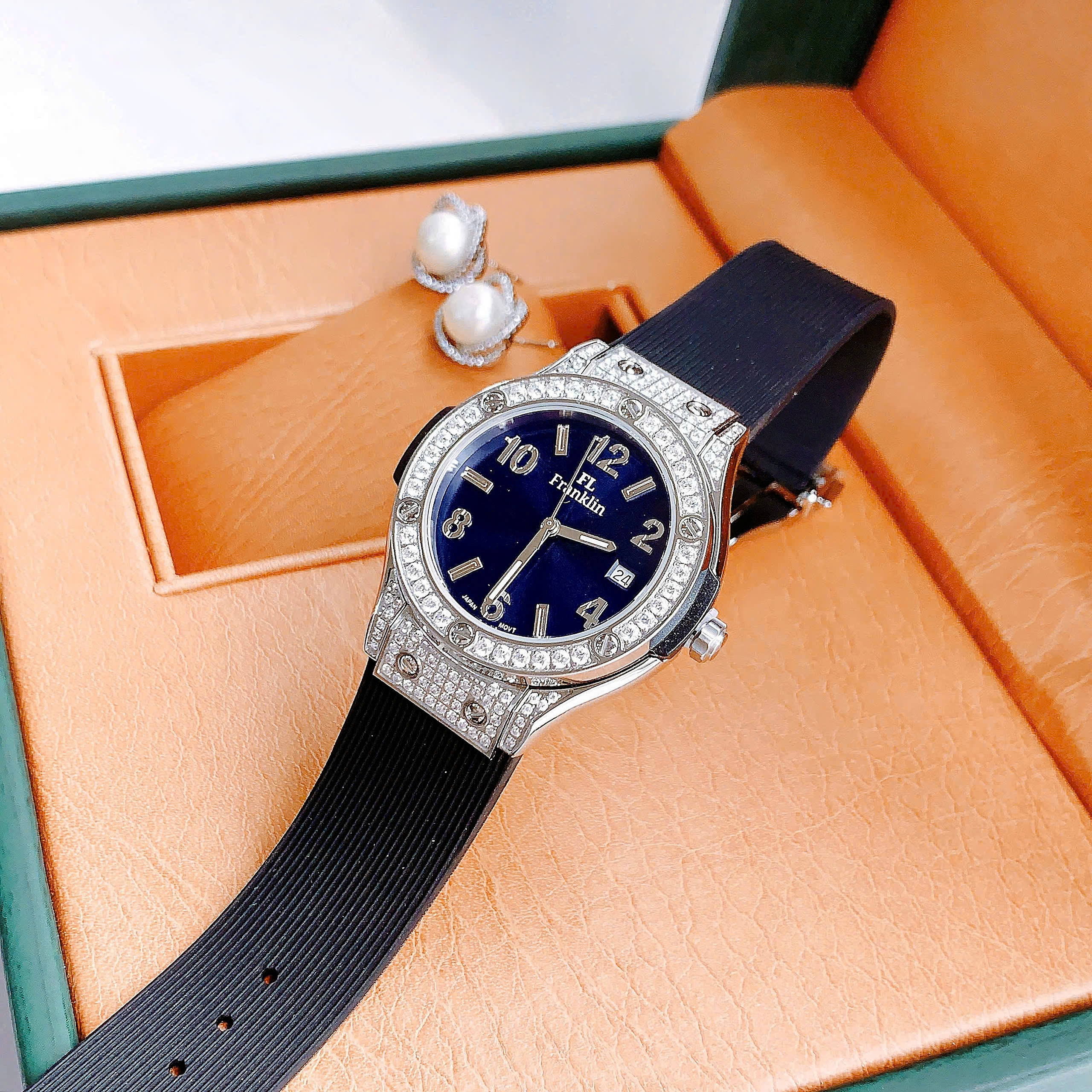 Đồng hồ nữ Franklin 35mm – Bộ Sưu Tập Mới Lấy Cảm Hứng Từ Hublot, Đẳng Cấp Và Hiện Đại