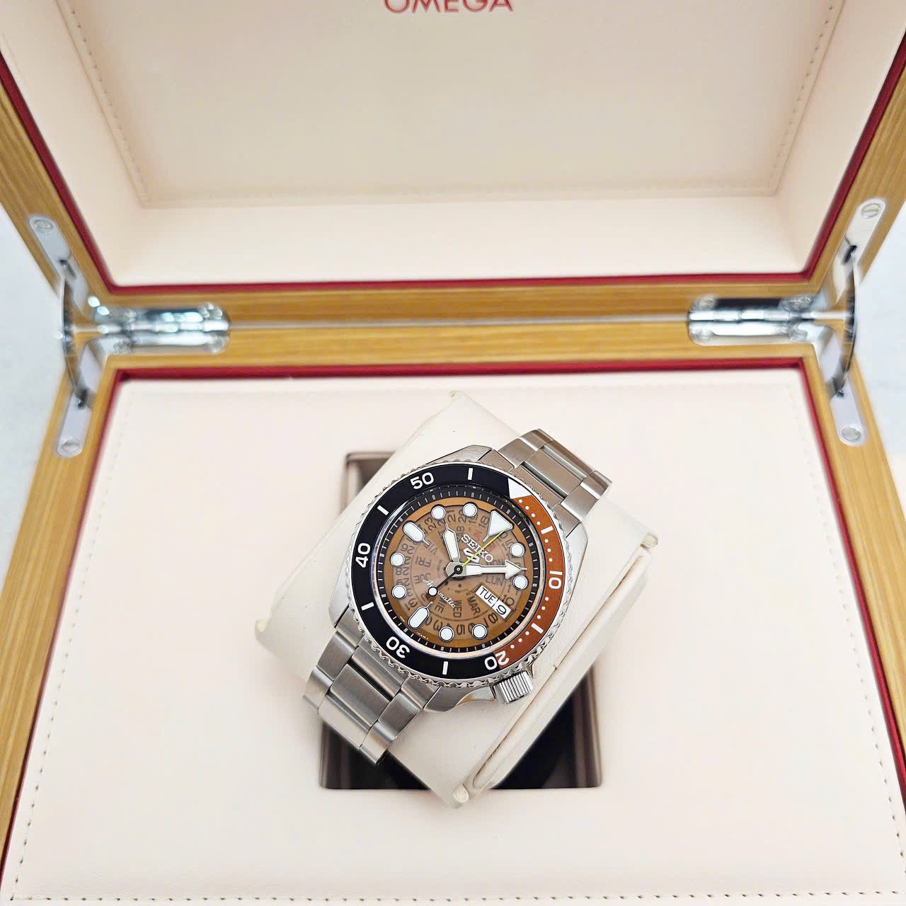 Đồng Hồ Seiko 5 Automatic SRPJ47K1 Sport Dây Thép Mặt Nâu – Làn gió mới từ huyền thoại Vintage Time Sonar