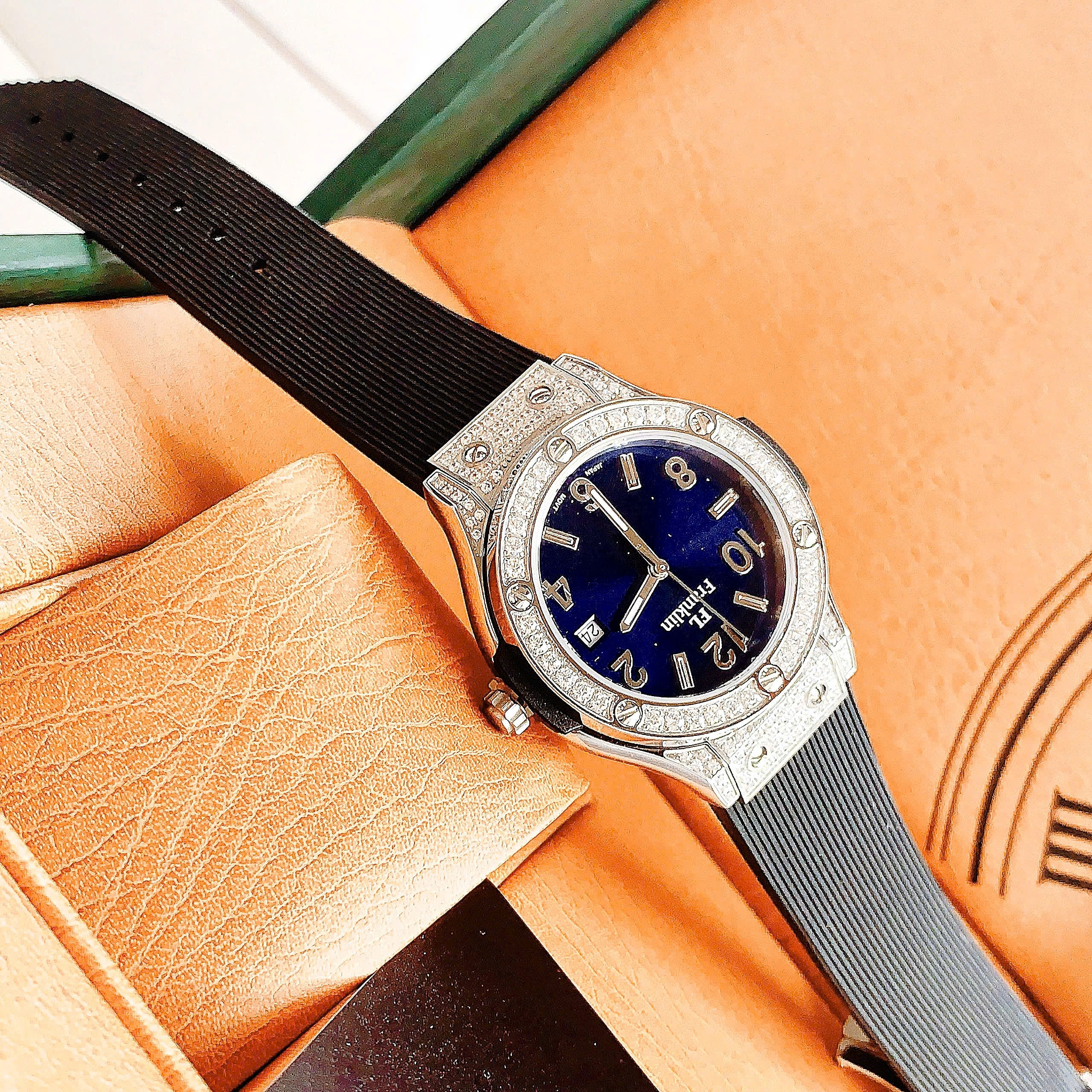 Đồng hồ nữ Franklin 35mm – Bộ Sưu Tập Mới Lấy Cảm Hứng Từ Hublot, Đẳng Cấp Và Hiện Đại