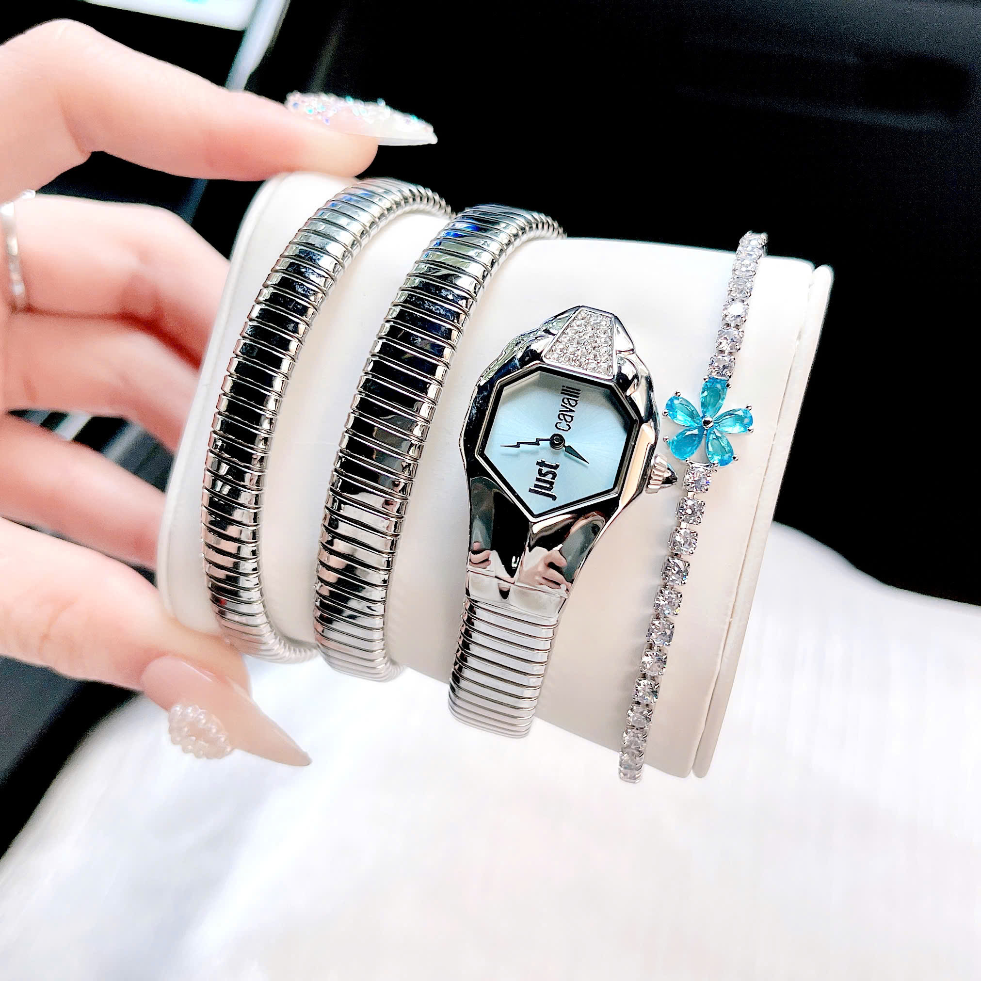 Đồng Hồ JUST CAVALLI 2025 – Thiết Kế Rắn Cao Cấp Dành Cho Quý Cô Sành Điệu