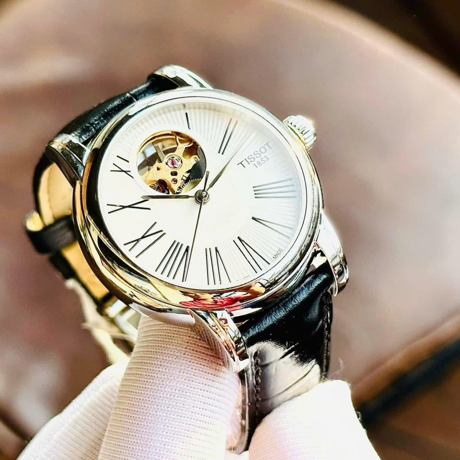 Đồng Hồ Tissot Lady Heart T050.207.16.033.00 – Đồng hồ cơ lộ tim dành riêng cho phái đẹp