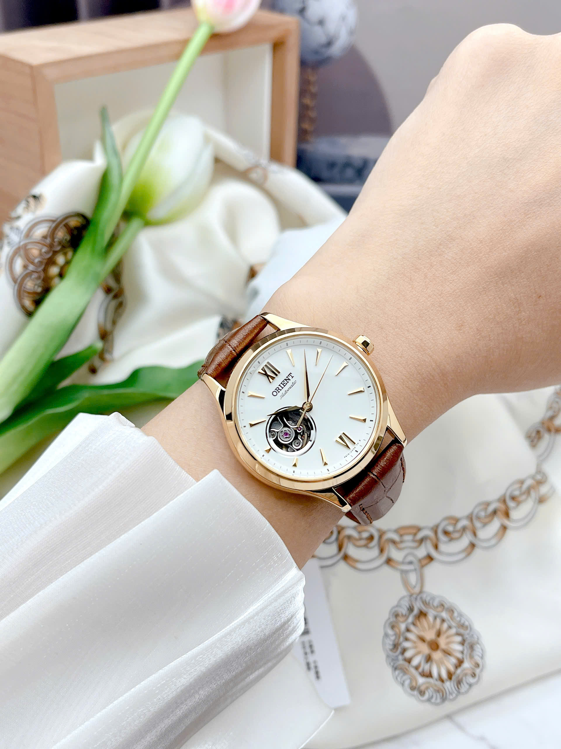 Đồng Hồ Orient Open Heart Ladies RN-AG0728S – Nét Thanh Lịch Từ Cỗ Máy Cơ Tinh Xảo