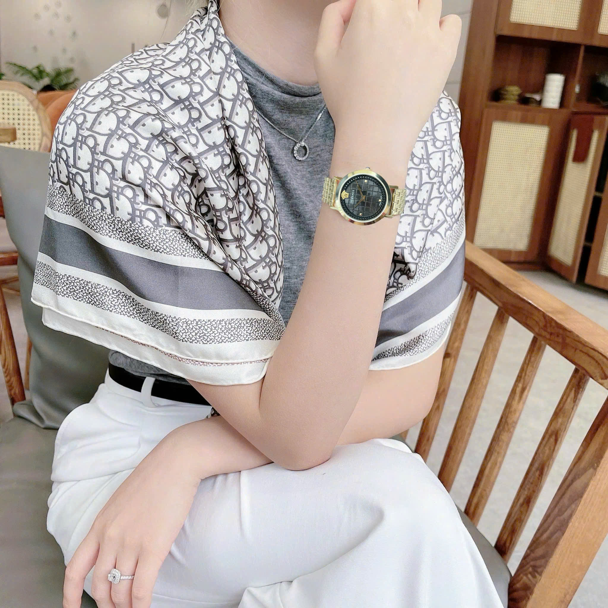 Đồng Hồ Versace Medusa Chain Watch For Lady – Vẻ Đẹp Đẳng Cấp Của Sự Tinh Tế