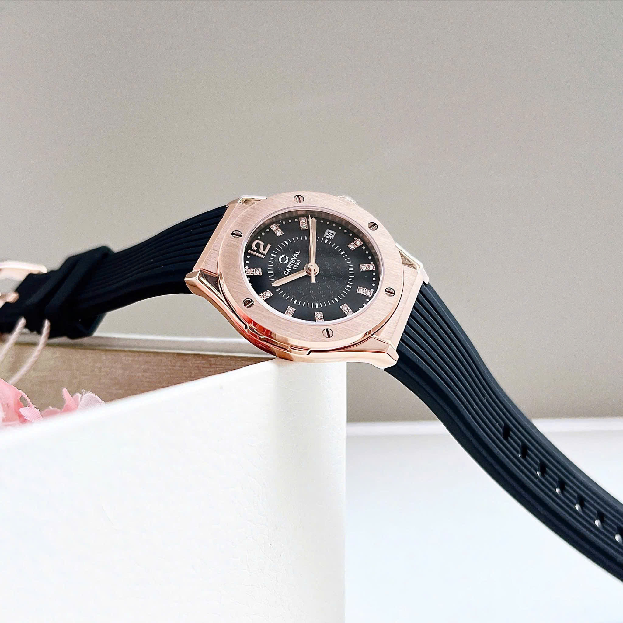 Đồng Hồ Carnival 8173L-VH-DCS-D – Mẫu 32mm Sang Trọng Với Thiết Kế Cảm Hứng Từ Thời Trang Cao Cấp