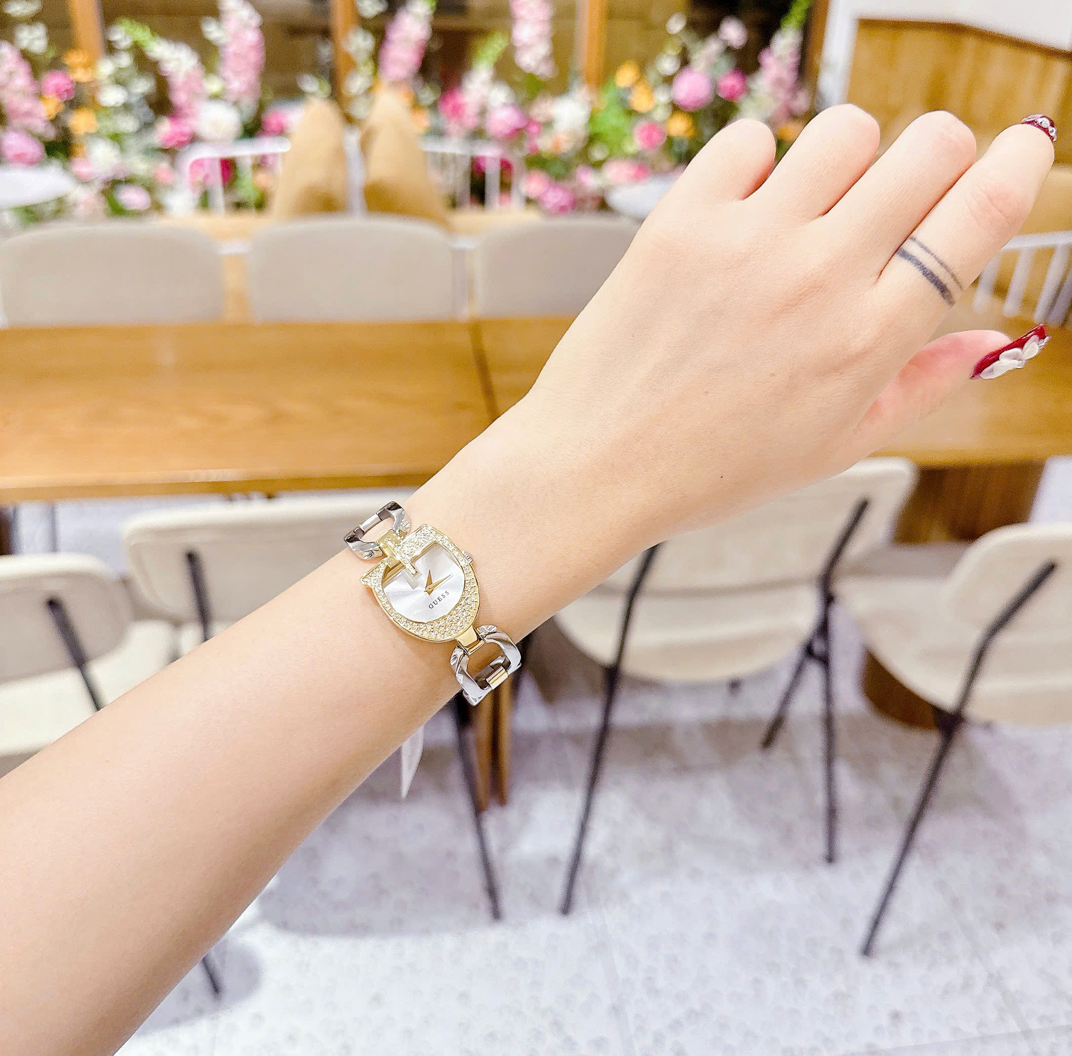 Siêu Phẩm Đồng Hồ Guess Nữ 2025 – Vẻ Đẹp Thời Trang Từ Những Chi Tiết Nhỏ