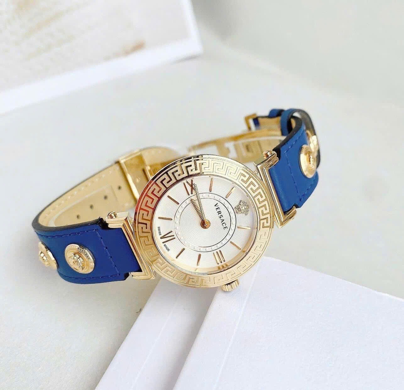 Đồng Hồ Versace Tribute New 35mm VEVG00320 – Biểu tượng thời trang Ý và chuẩn mực Thụy Sĩ