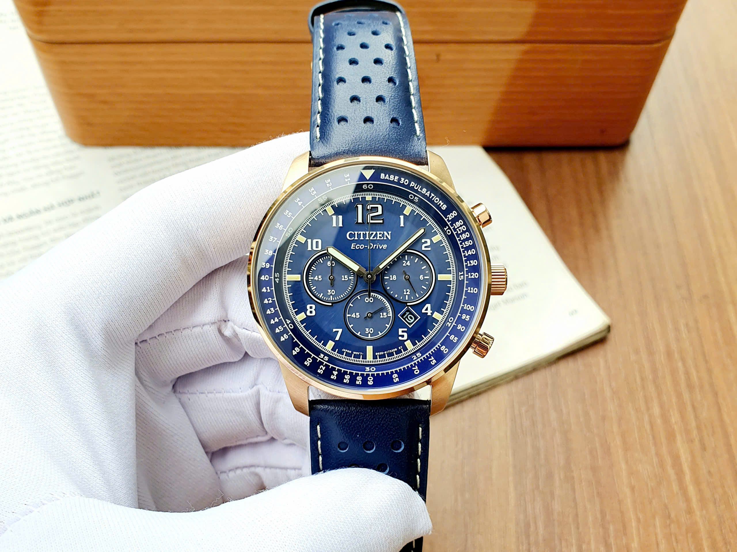 Đồng hồ Citizen Chronograph Eco-Drive CA4503-00L – Biểu tượng mới của năng lượng và phong cách hiện đại