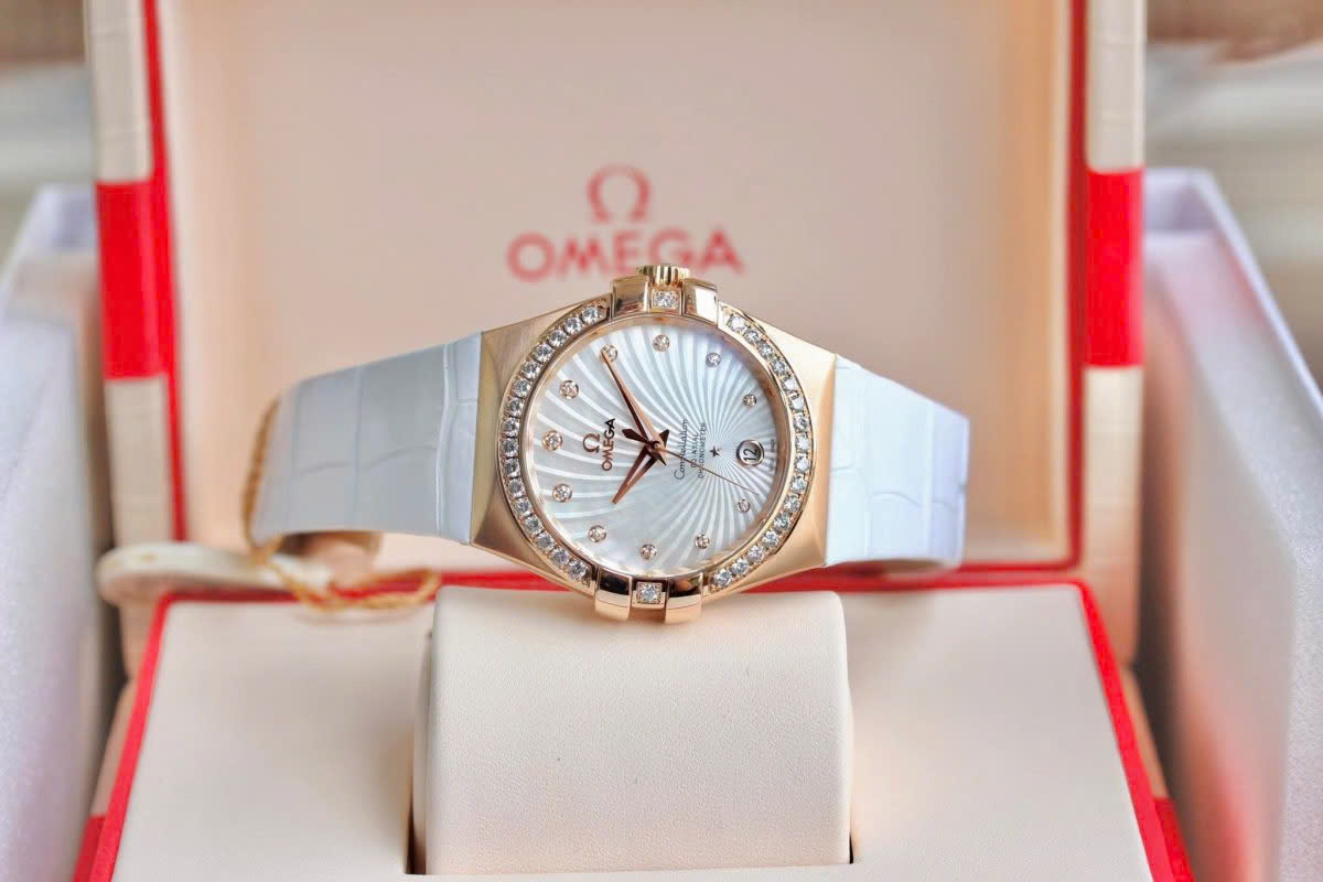 Đồng hồ Omega Constellation 123.58.35.20.55.003 35mm – Tuyệt tác kết hợp giữa vàng nguyên khối và kim cương