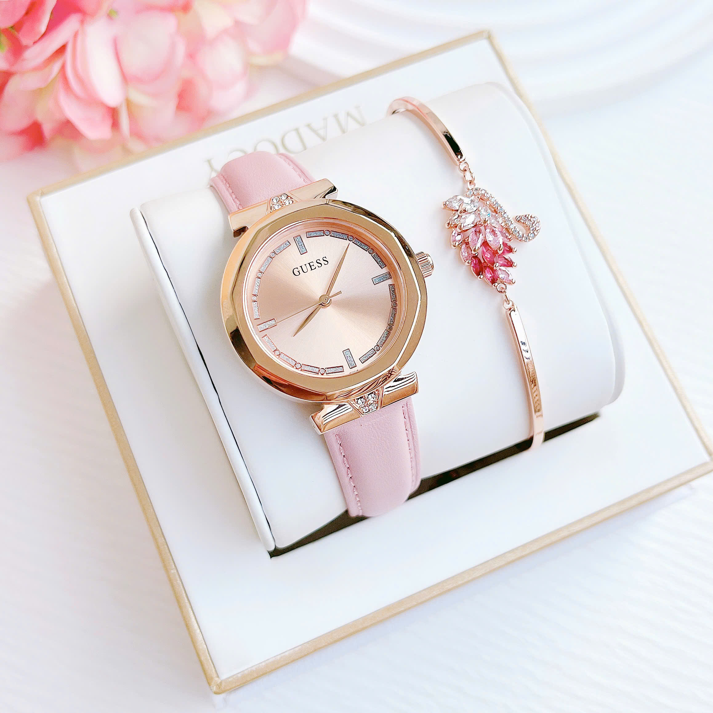 Đồng Hồ Guess GW0613L3 Rumour Crystals 2025 – Phiên Bản Mới Sang Chảnh, Lung Linh Hơn Cả Hình