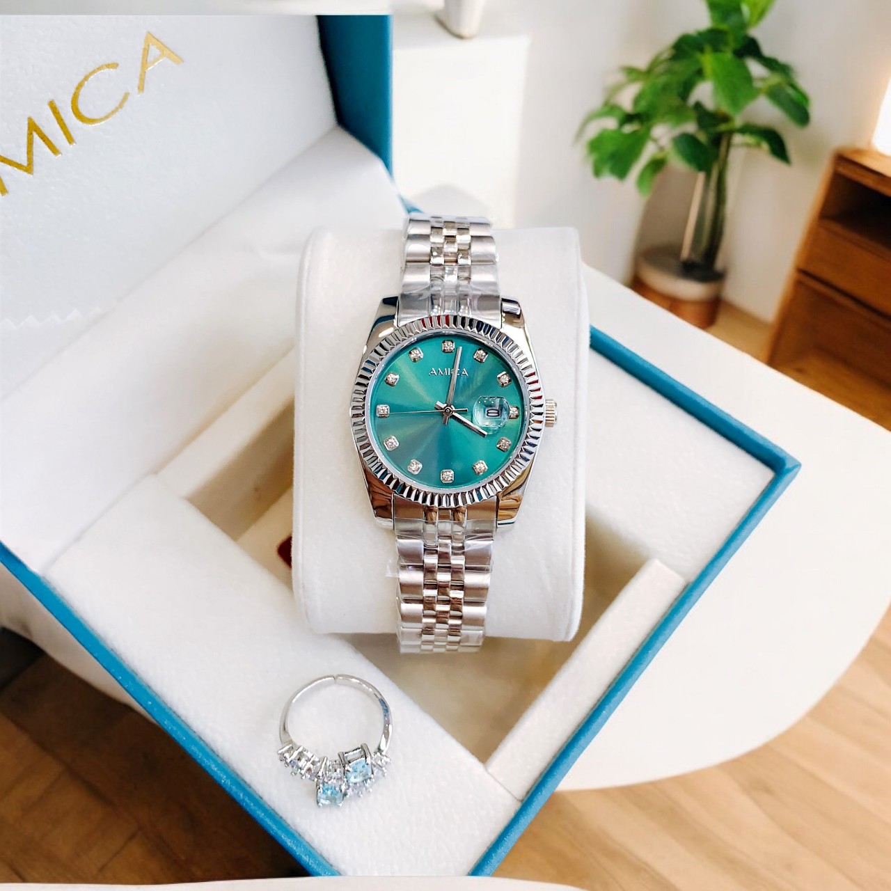 Đồng Hồ AMICA for woman Thiết kế kinh điển Rolex, Quai kim loại demi Kính sapphire mặt xanh nhạt