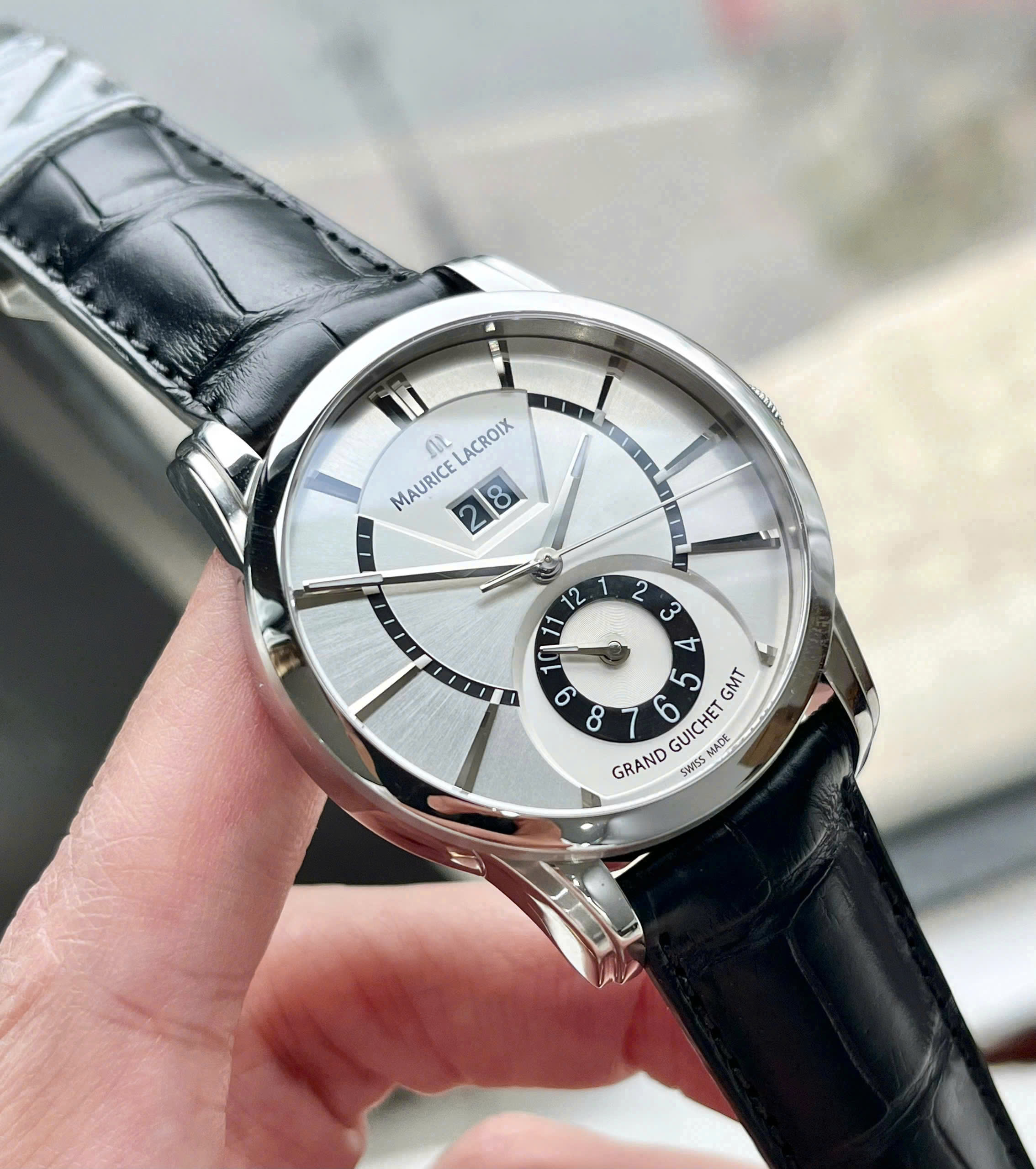 Đồng Hồ Maurice Lacroix Pontos Grand Guichet GMT PT6208-SS001-130-1 – Tác Phẩm Đỉnh Cao Của Sự Tinh Tế Và Hiện Đại